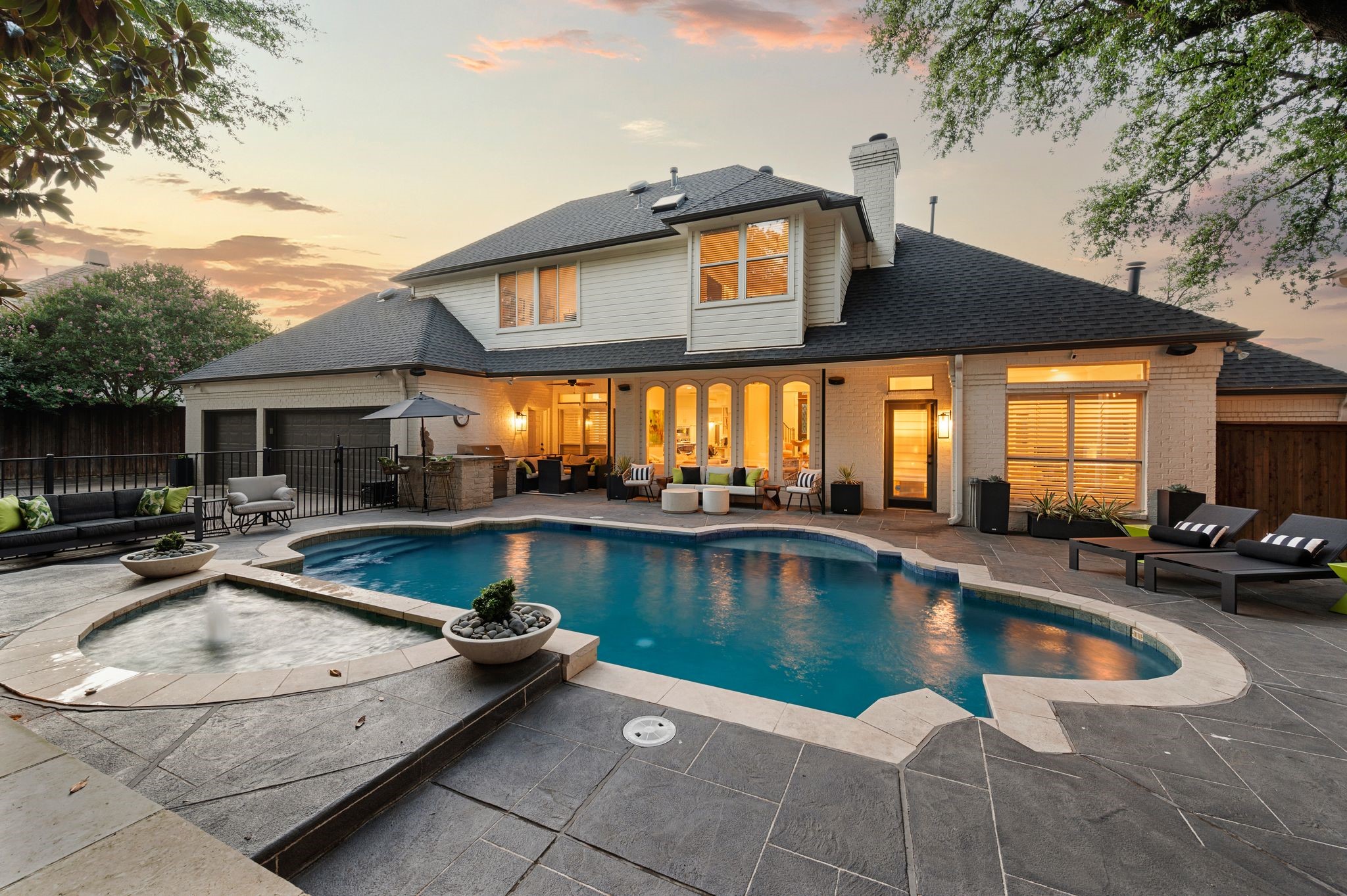 2707 Red Oak Court W