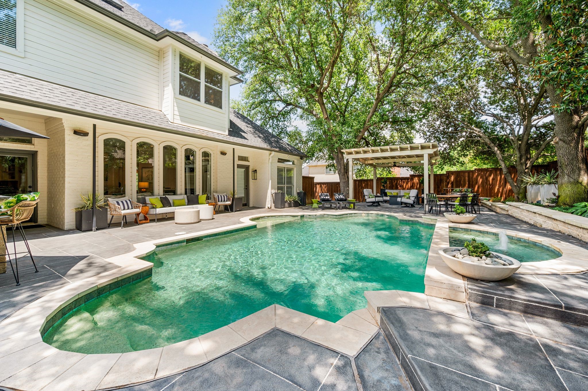 2707 Red Oak Court W