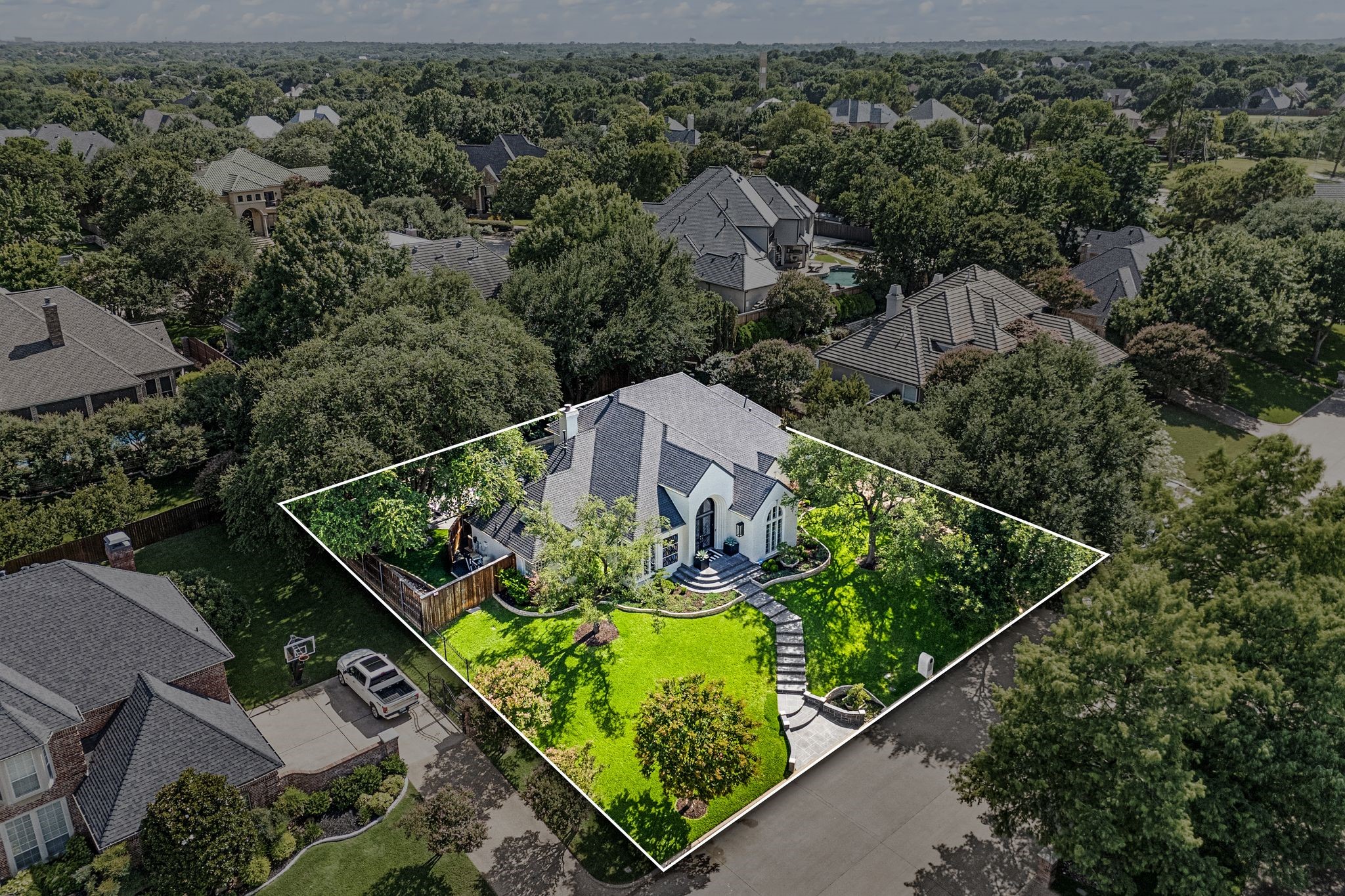 2707 Red Oak Court W