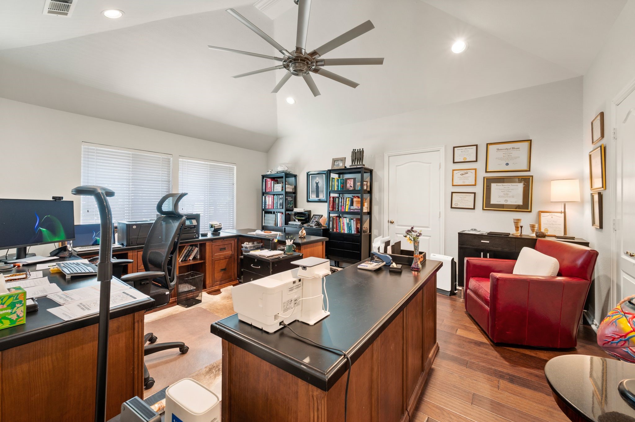 2707 Red Oak Court W