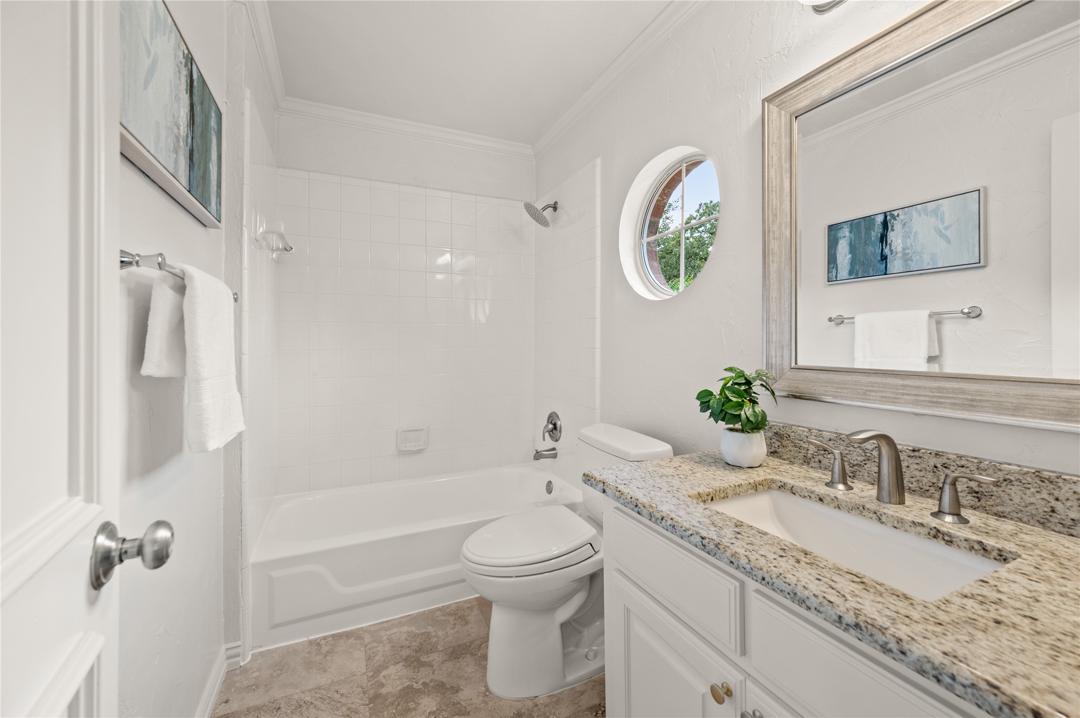 1135 Highland Oaks Drive