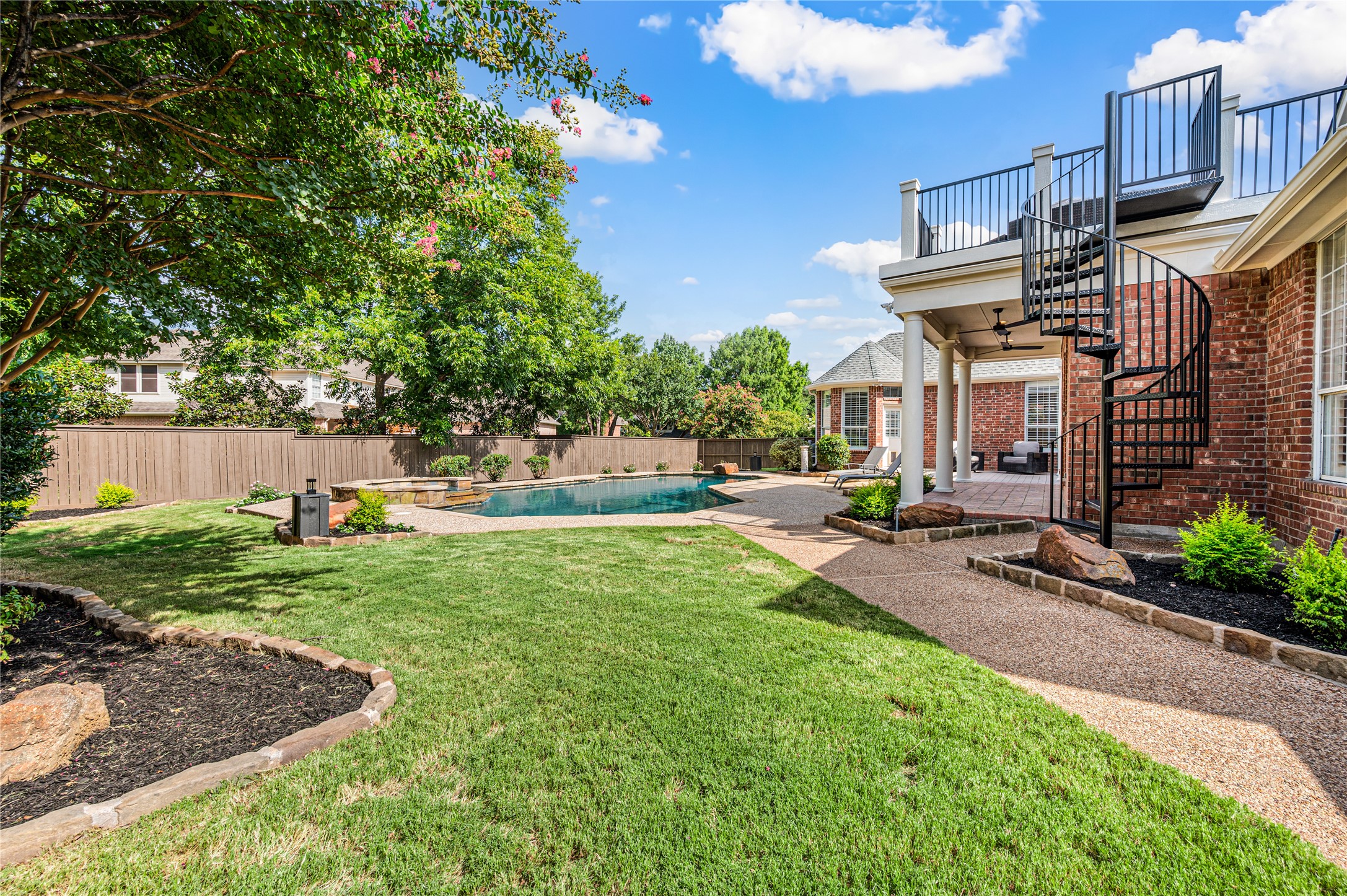 1135 Highland Oaks Drive