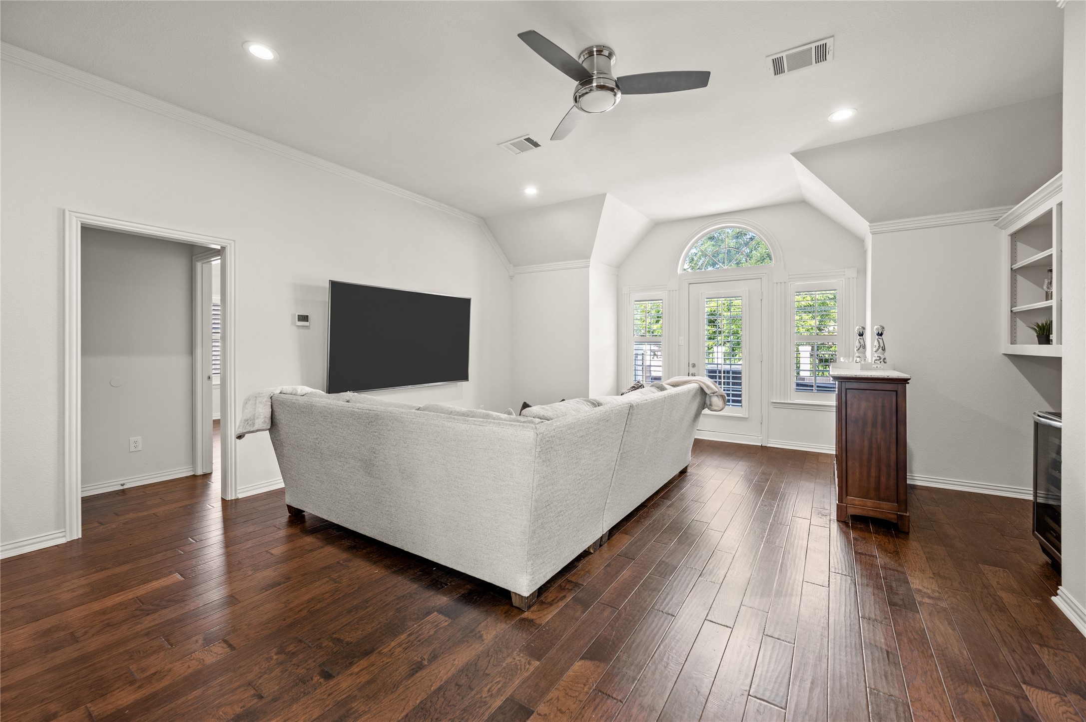 1135 Highland Oaks Drive