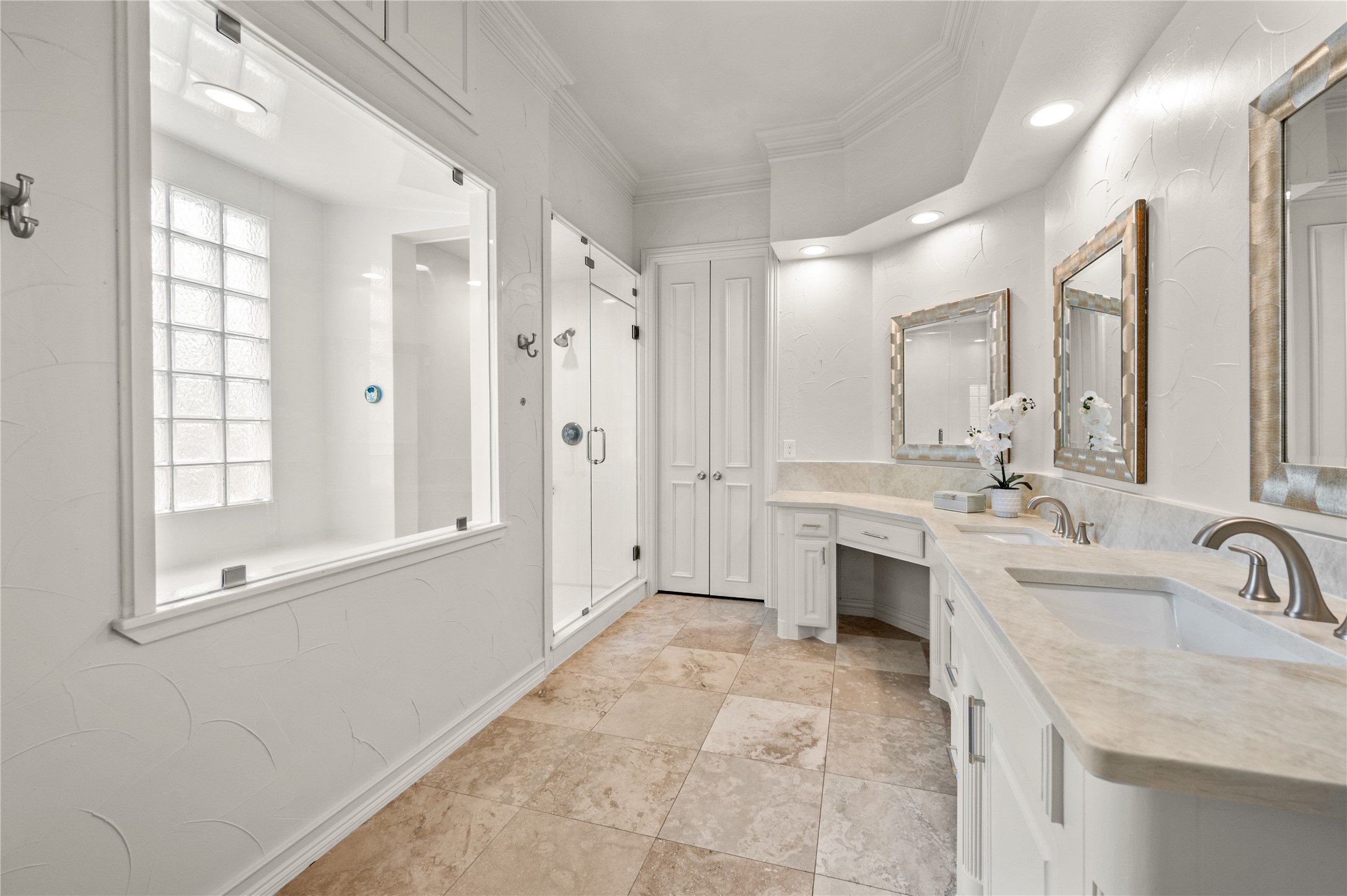 1135 Highland Oaks Drive