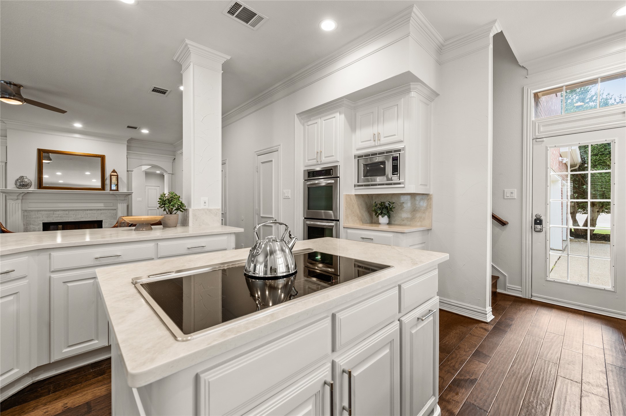 1135 Highland Oaks Drive