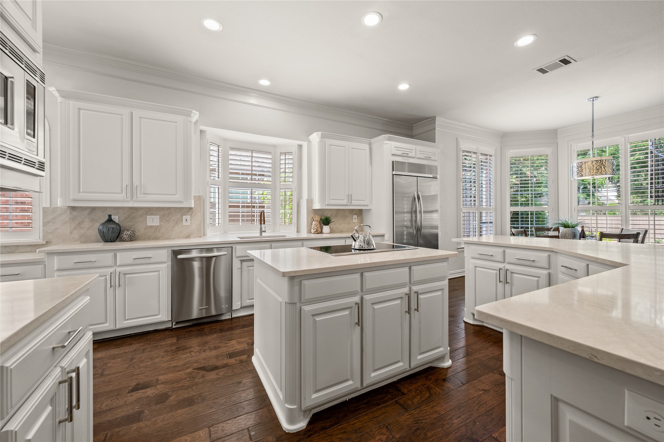 1135 Highland Oaks Drive