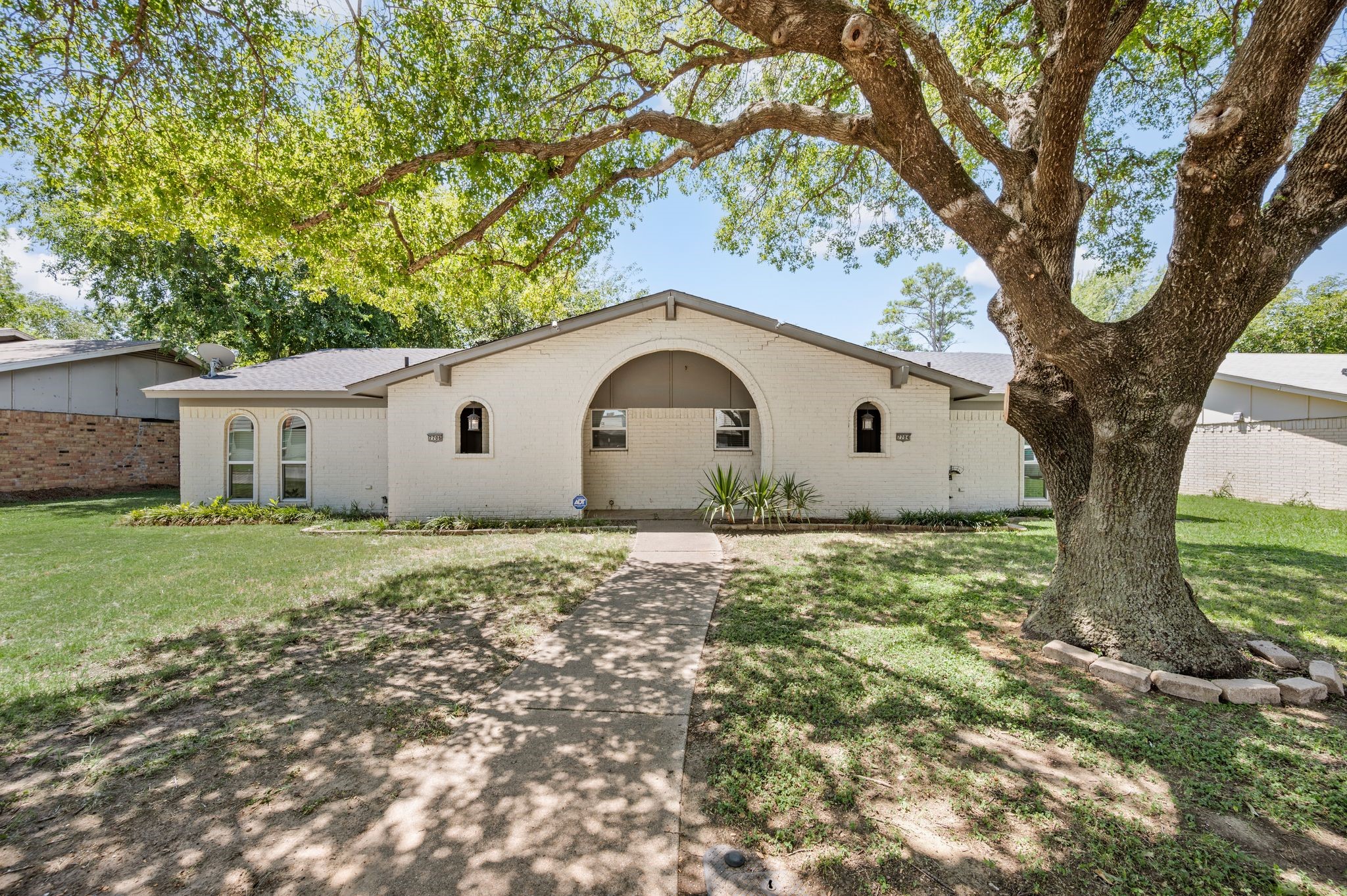 7704 Mary Drive