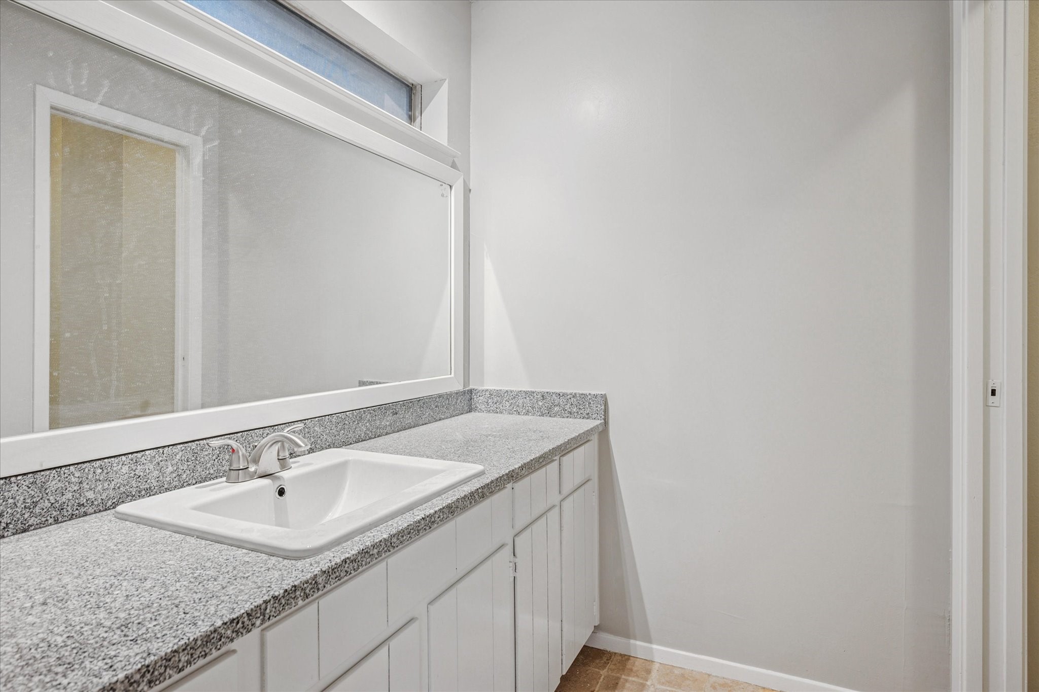 201 Valley View Drive N