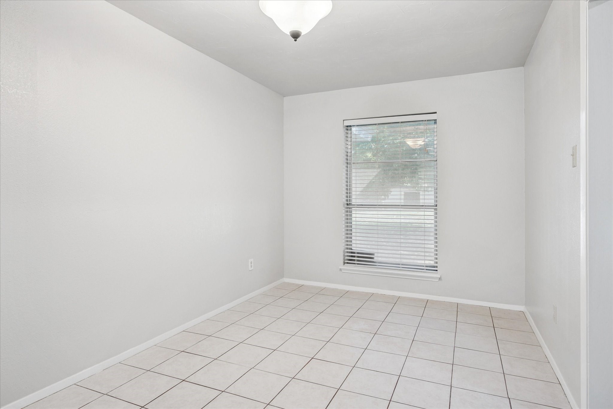 201 Valley View Drive N