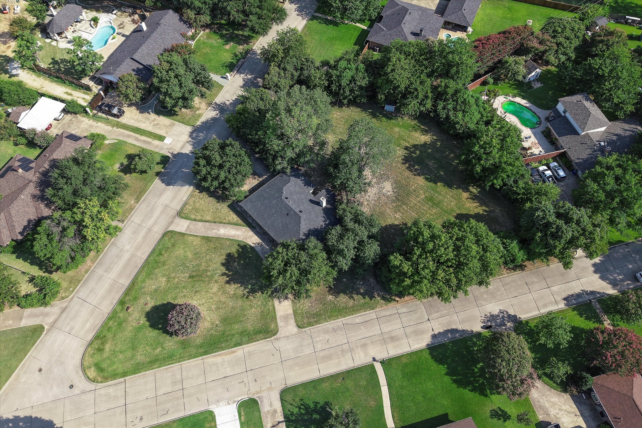 201 Valley View Drive N