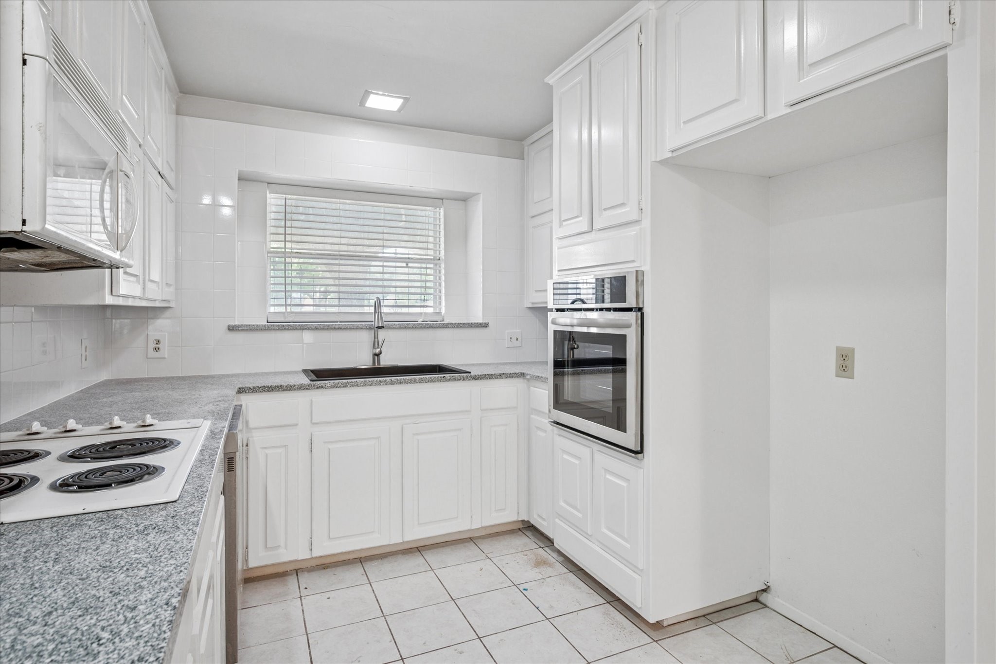 201 Valley View Drive N