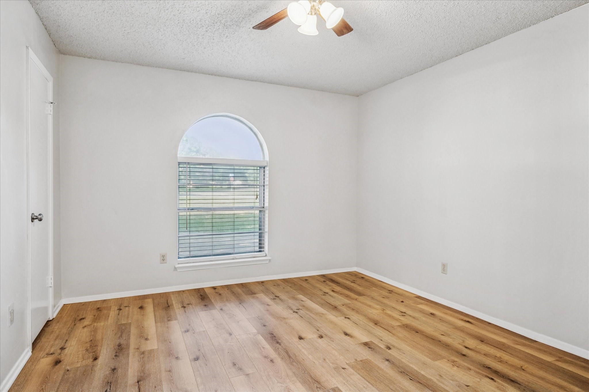 201 Valley View Drive N