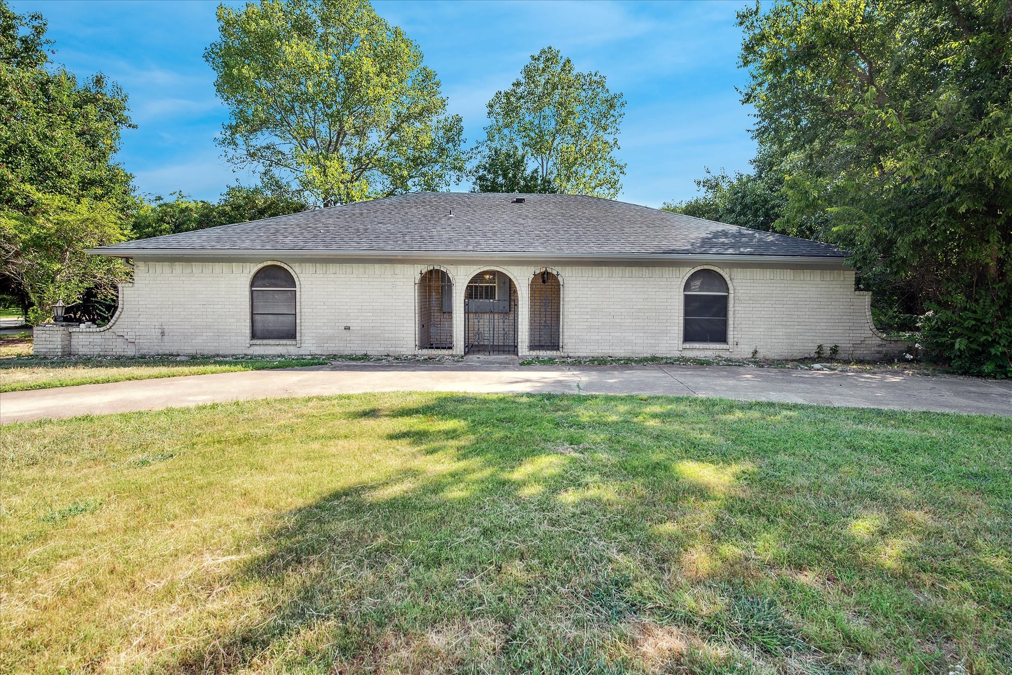 201 Valley View Drive N