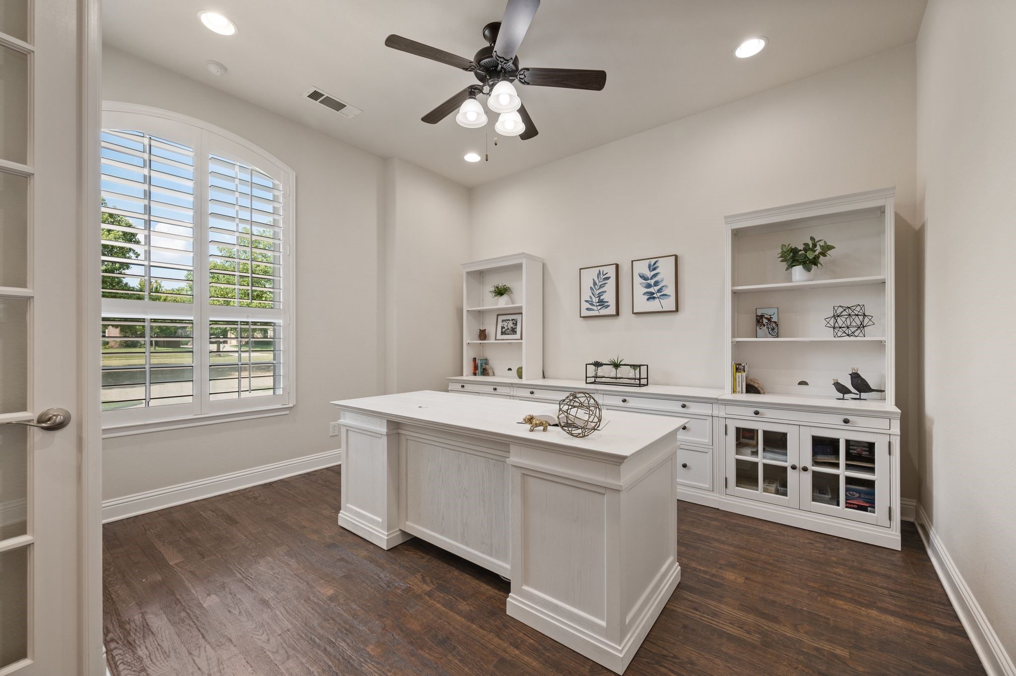 1813 Grosvenor Green