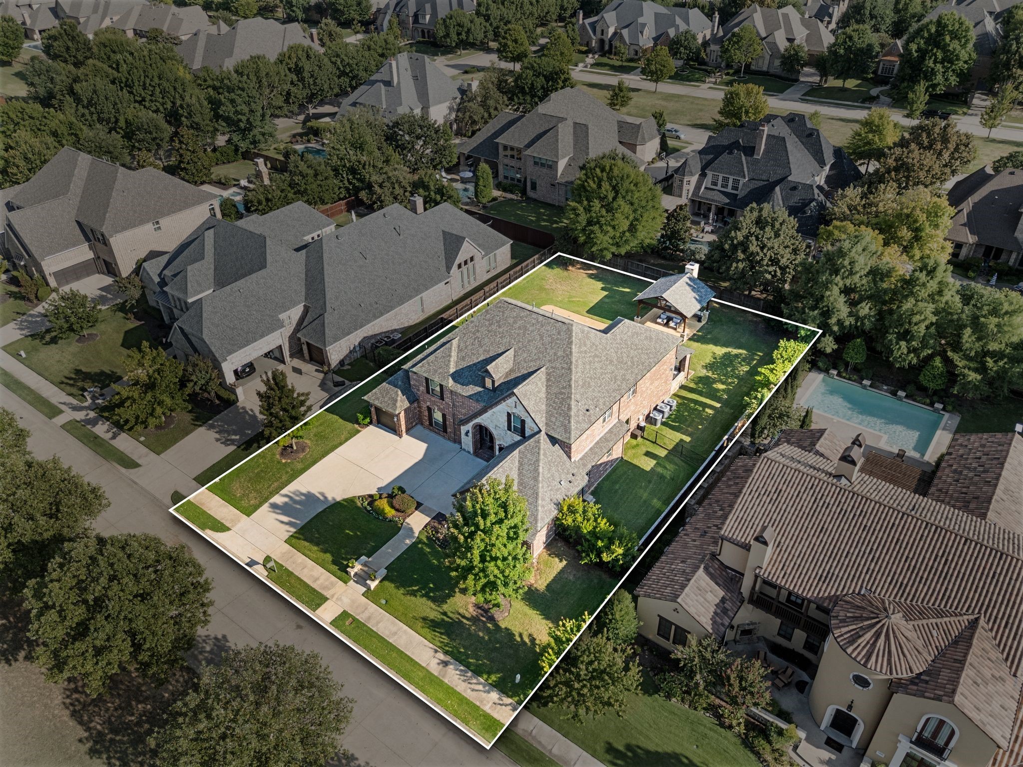 1813 Grosvenor Green