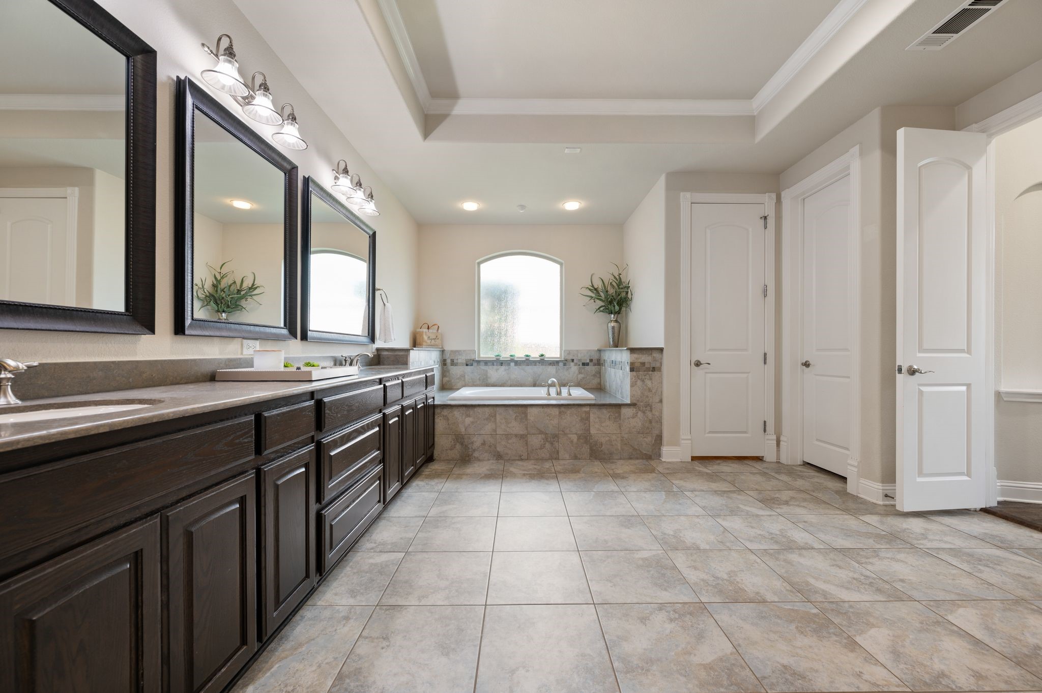 1813 Grosvenor Green