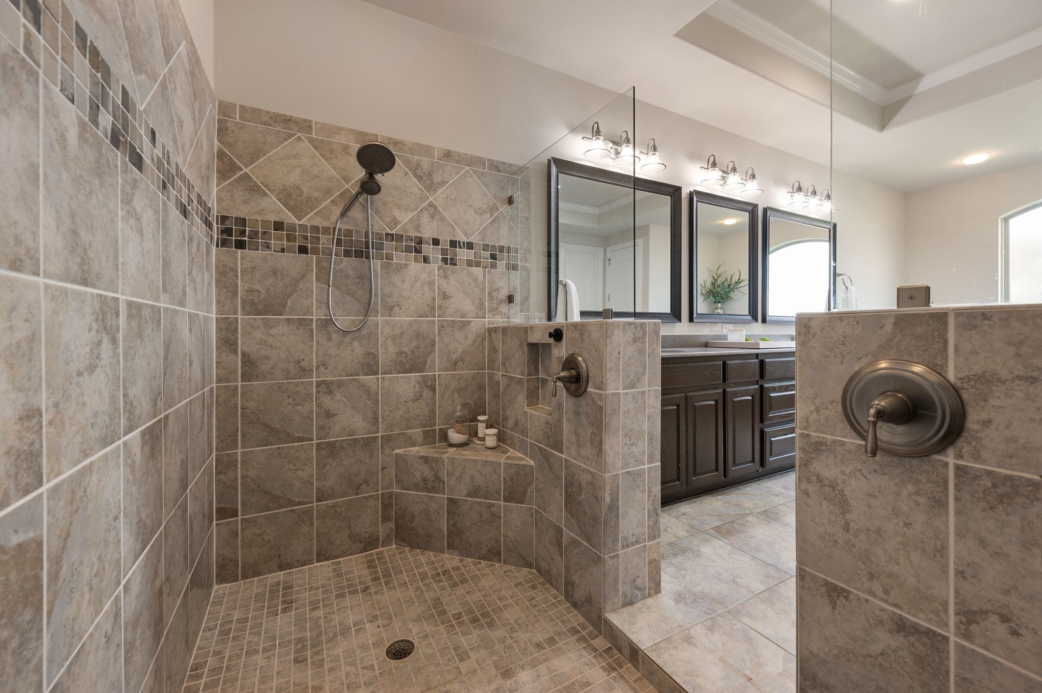 1813 Grosvenor Green