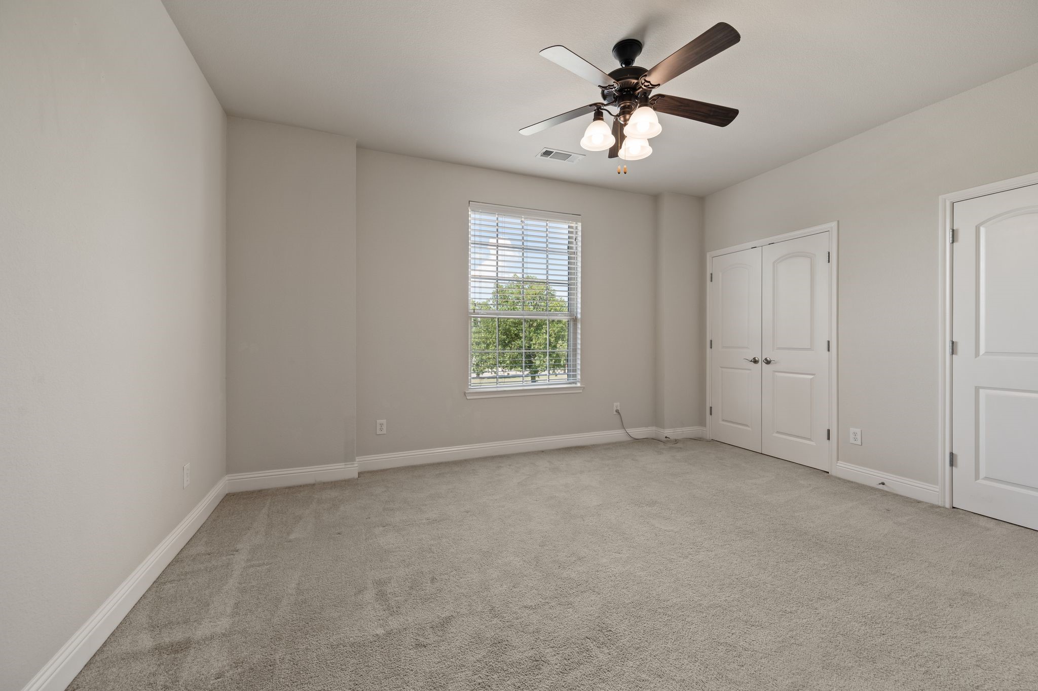 1813 Grosvenor Green