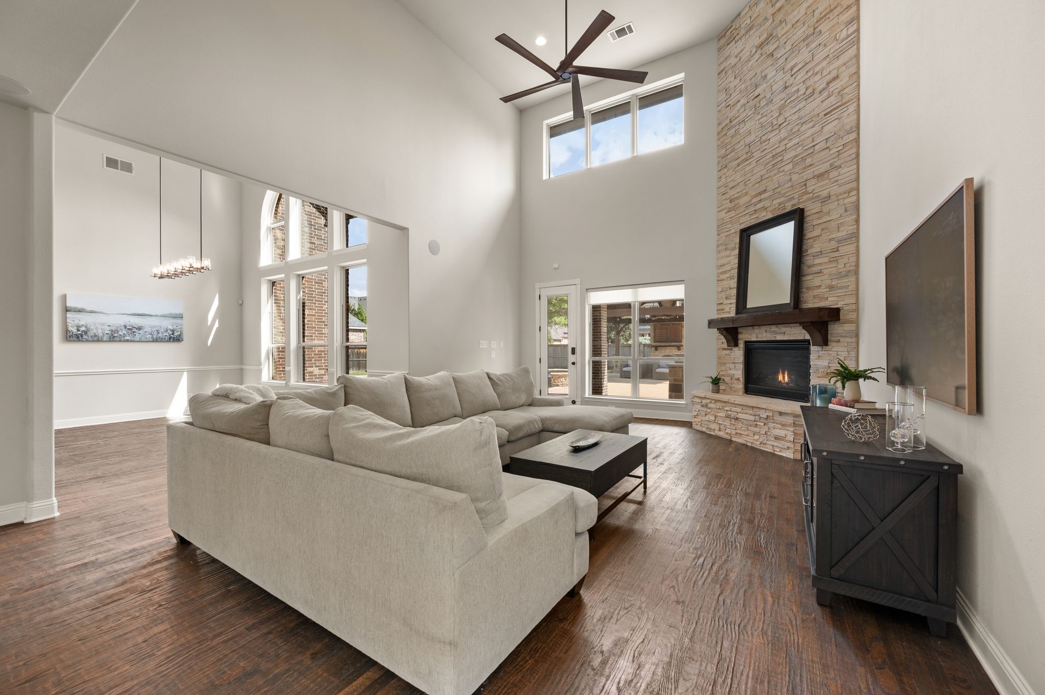 1813 Grosvenor Green