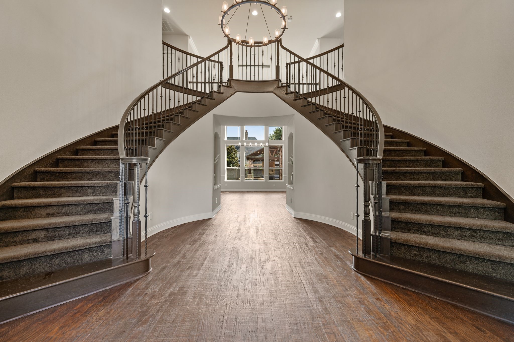 1813 Grosvenor Green