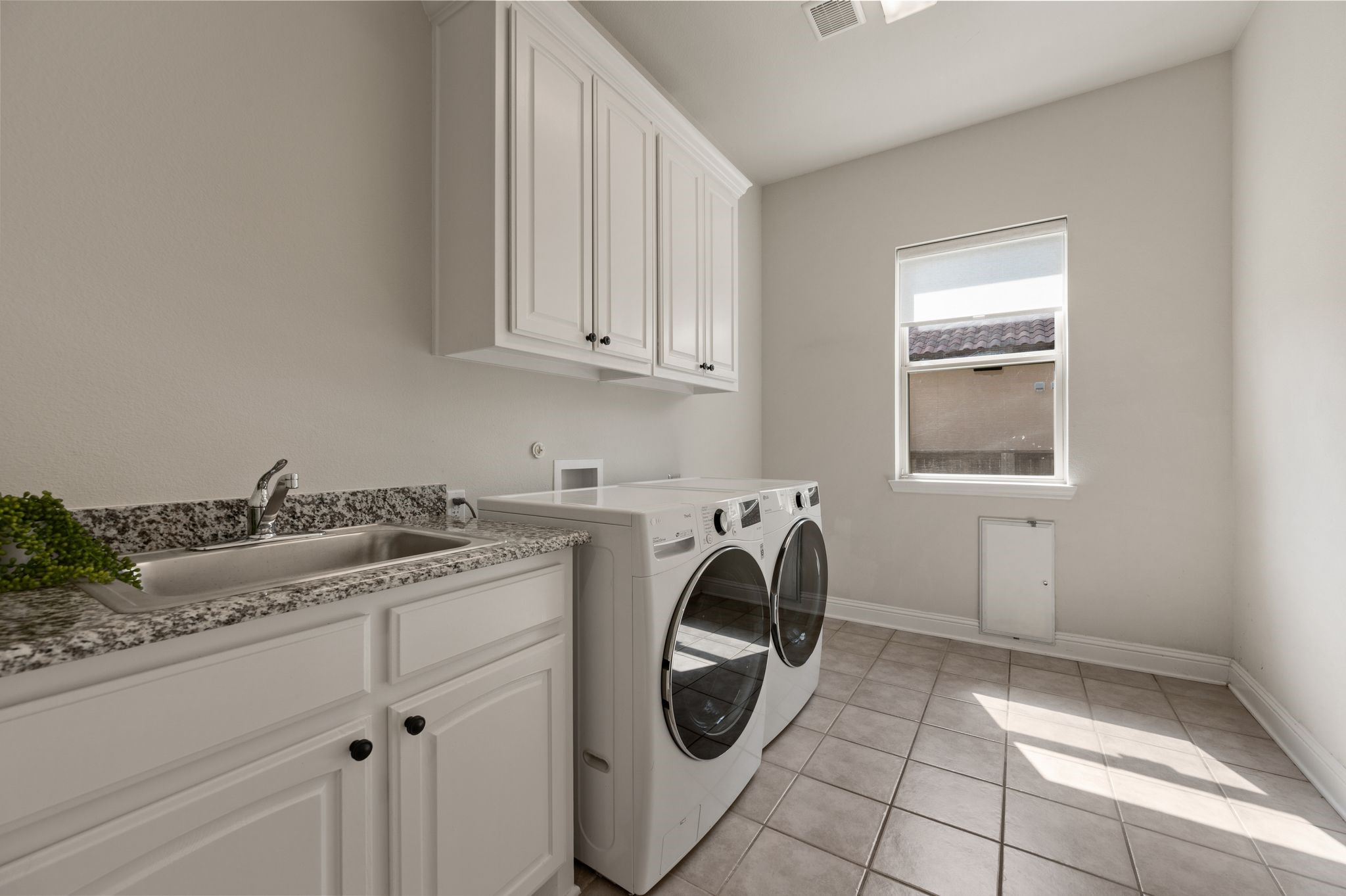 1813 Grosvenor Green