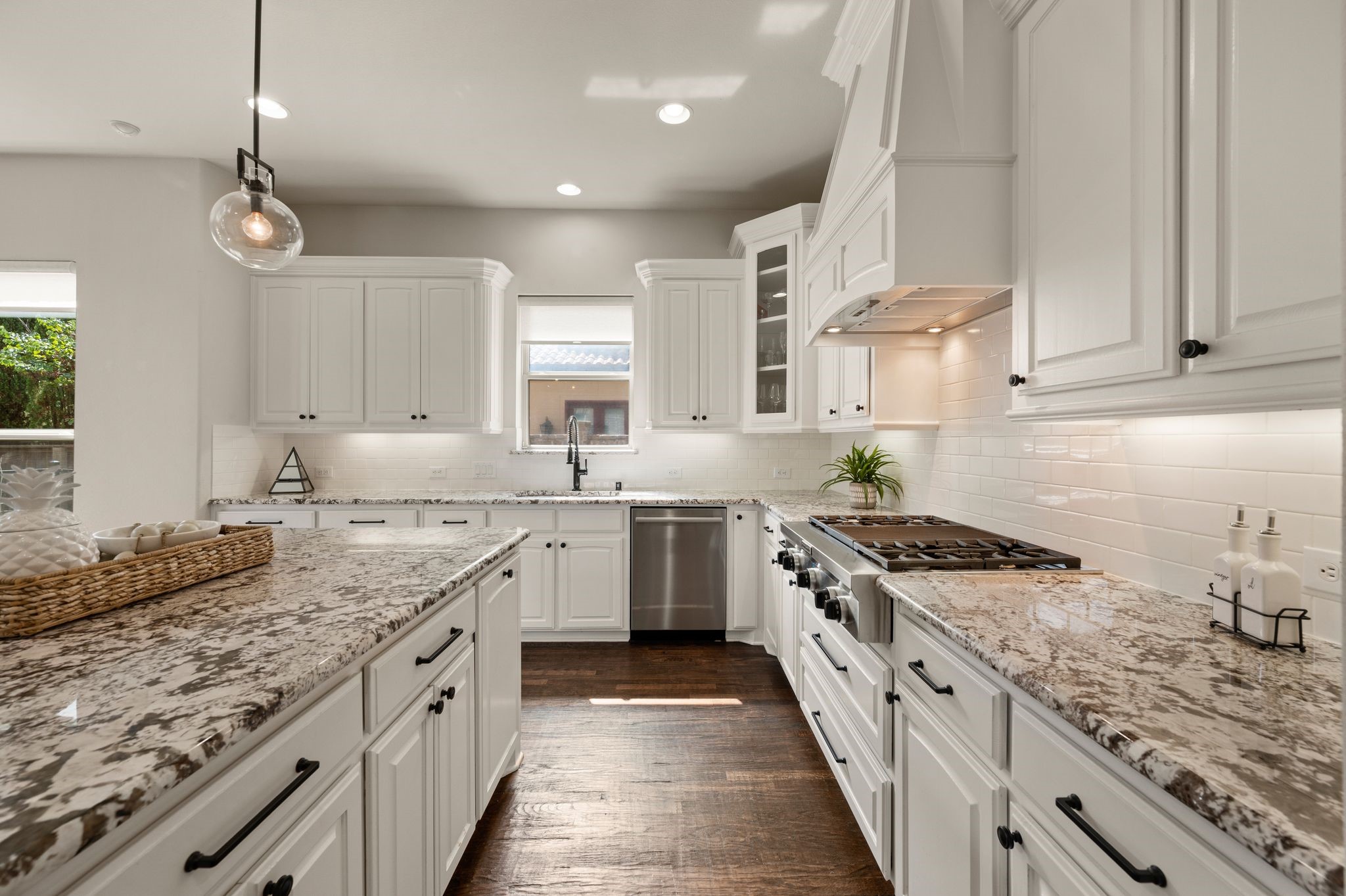 1813 Grosvenor Green