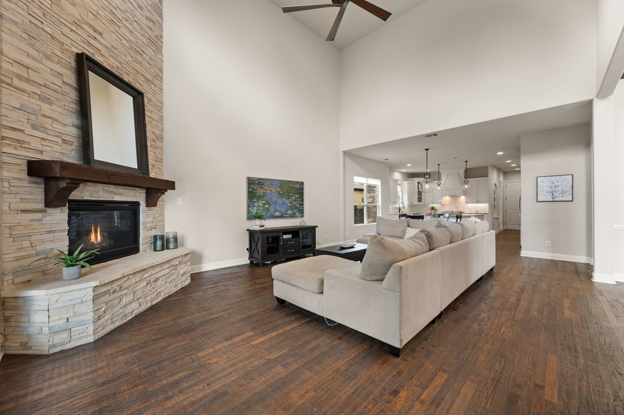 1813 Grosvenor Green