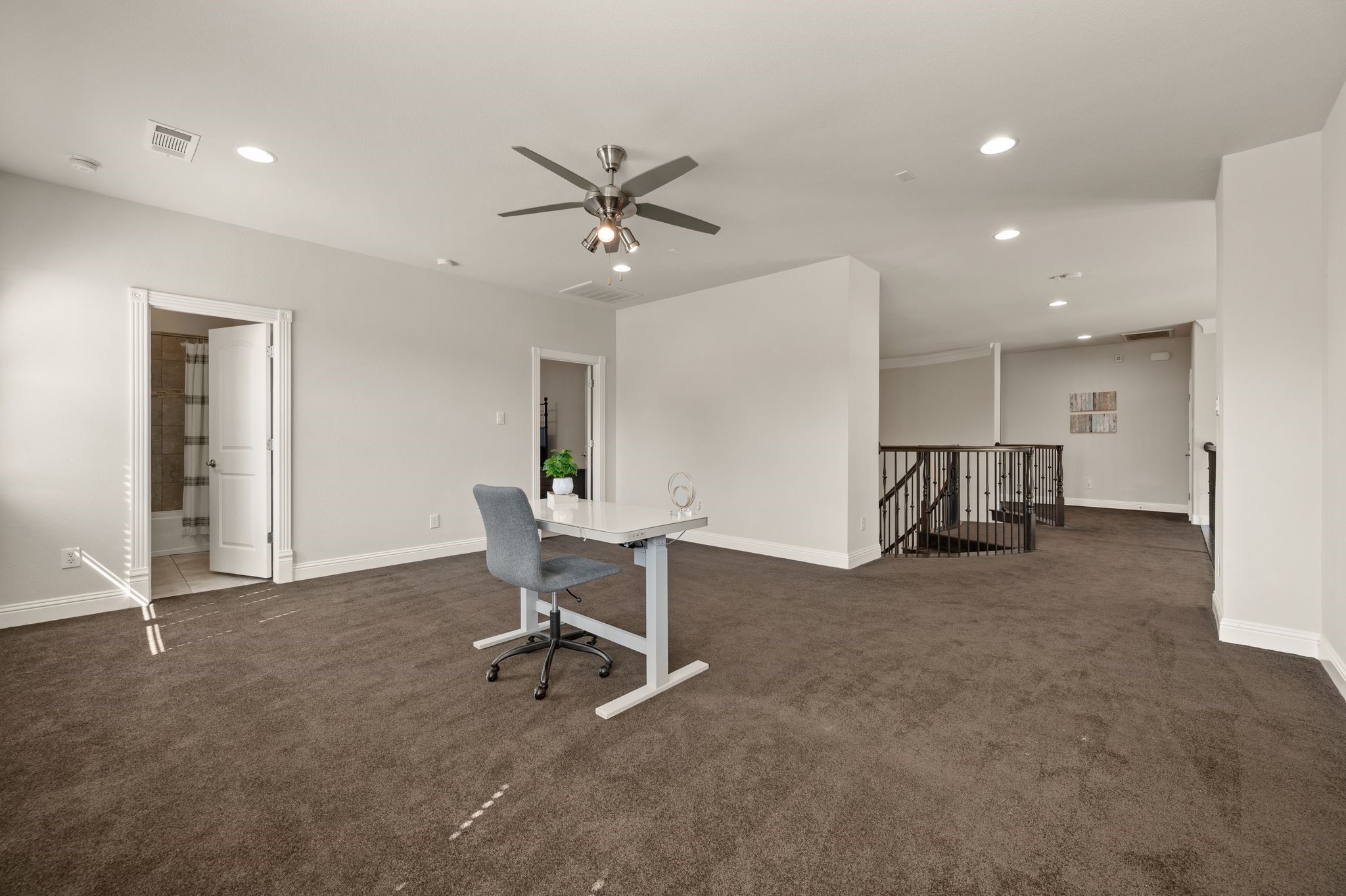 1813 Grosvenor Green