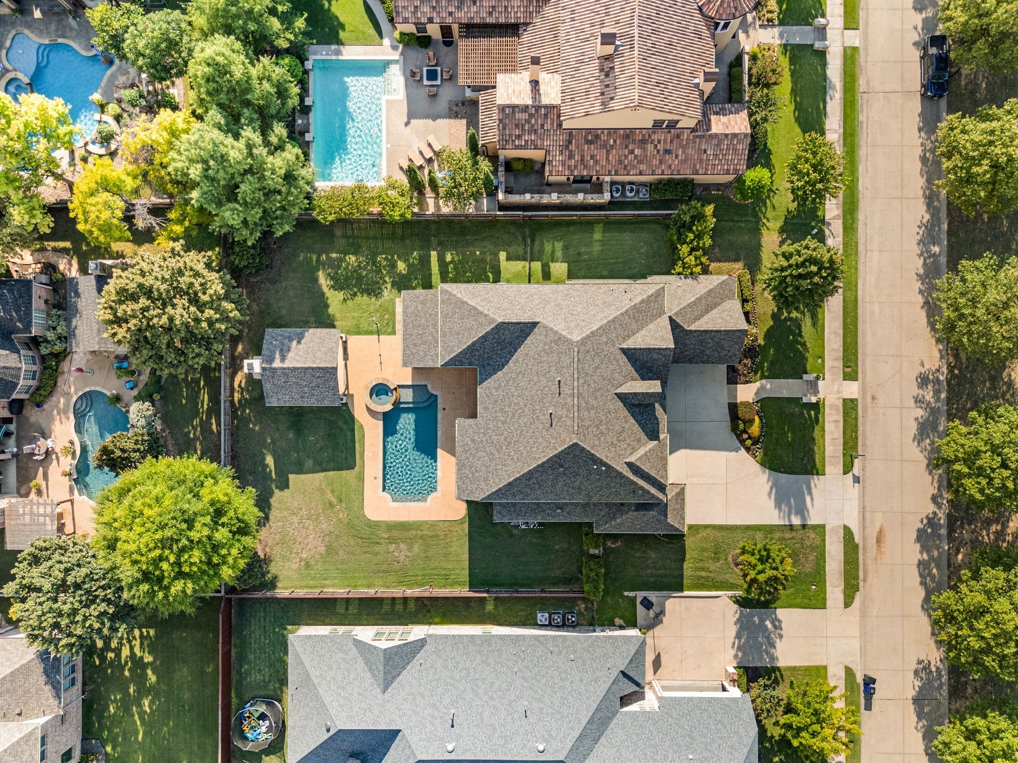 1813 Grosvenor Green