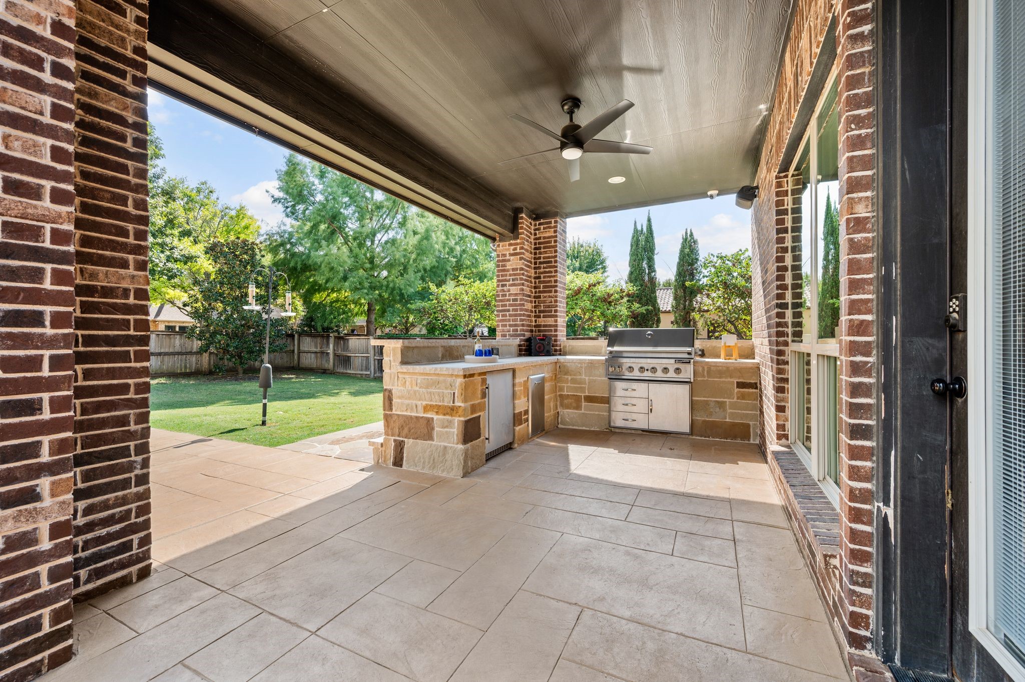 1813 Grosvenor Green