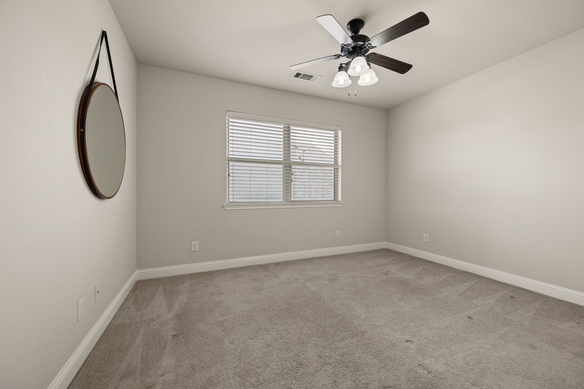 1813 Grosvenor Green