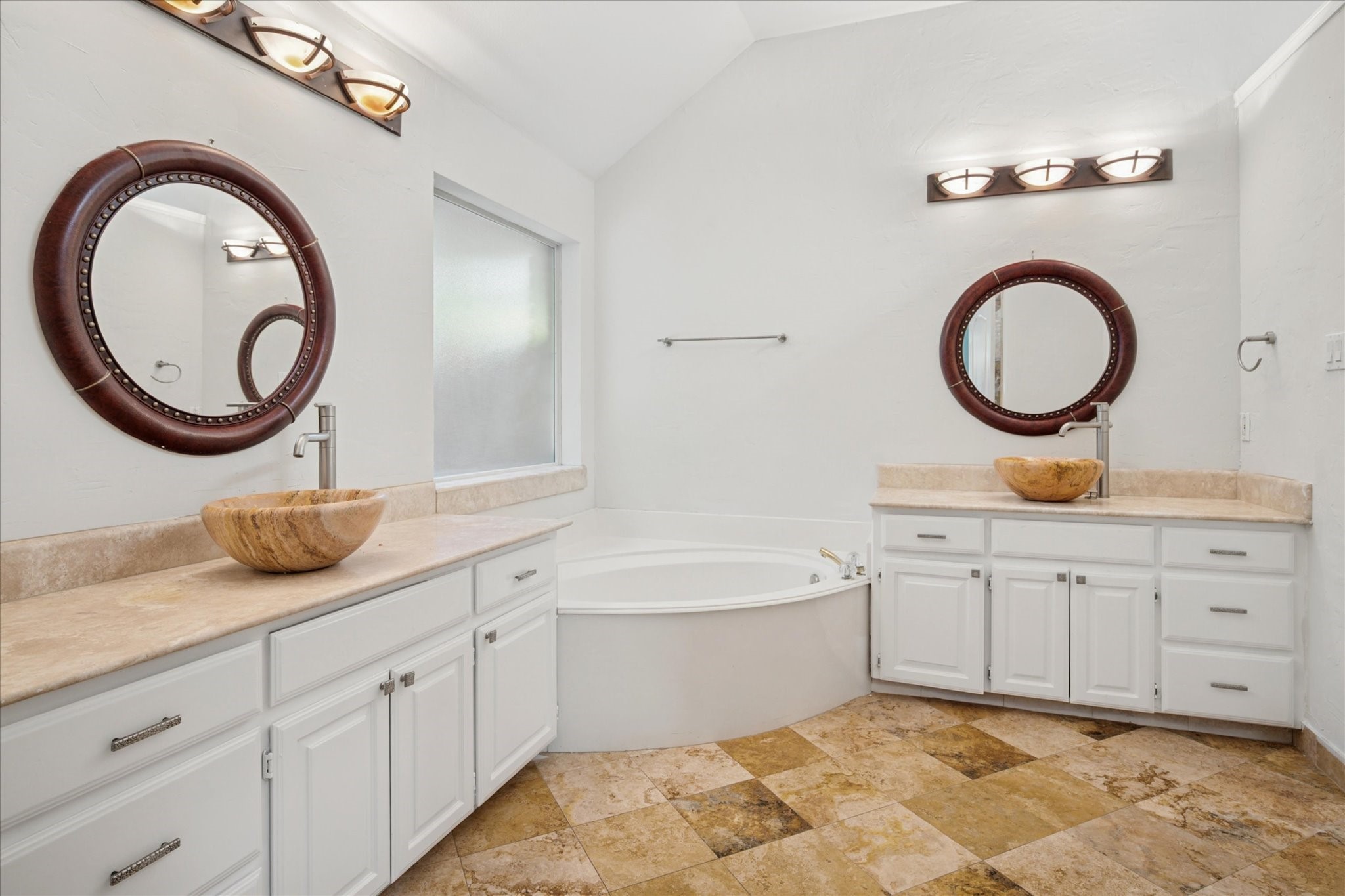 4910 Shadowood Trail