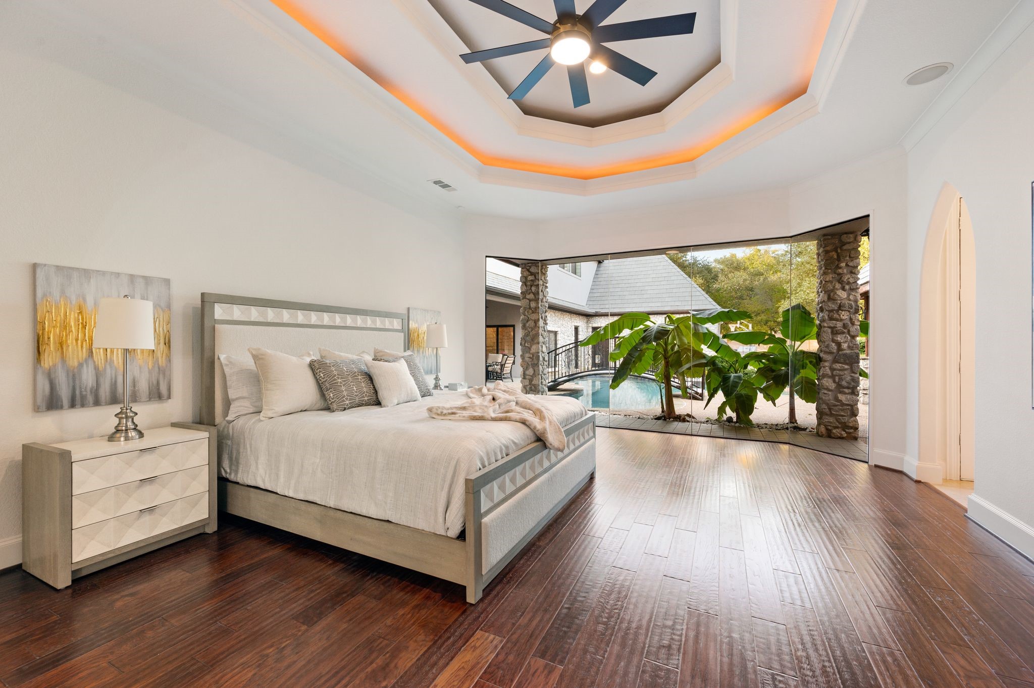 5613 Versailles Court