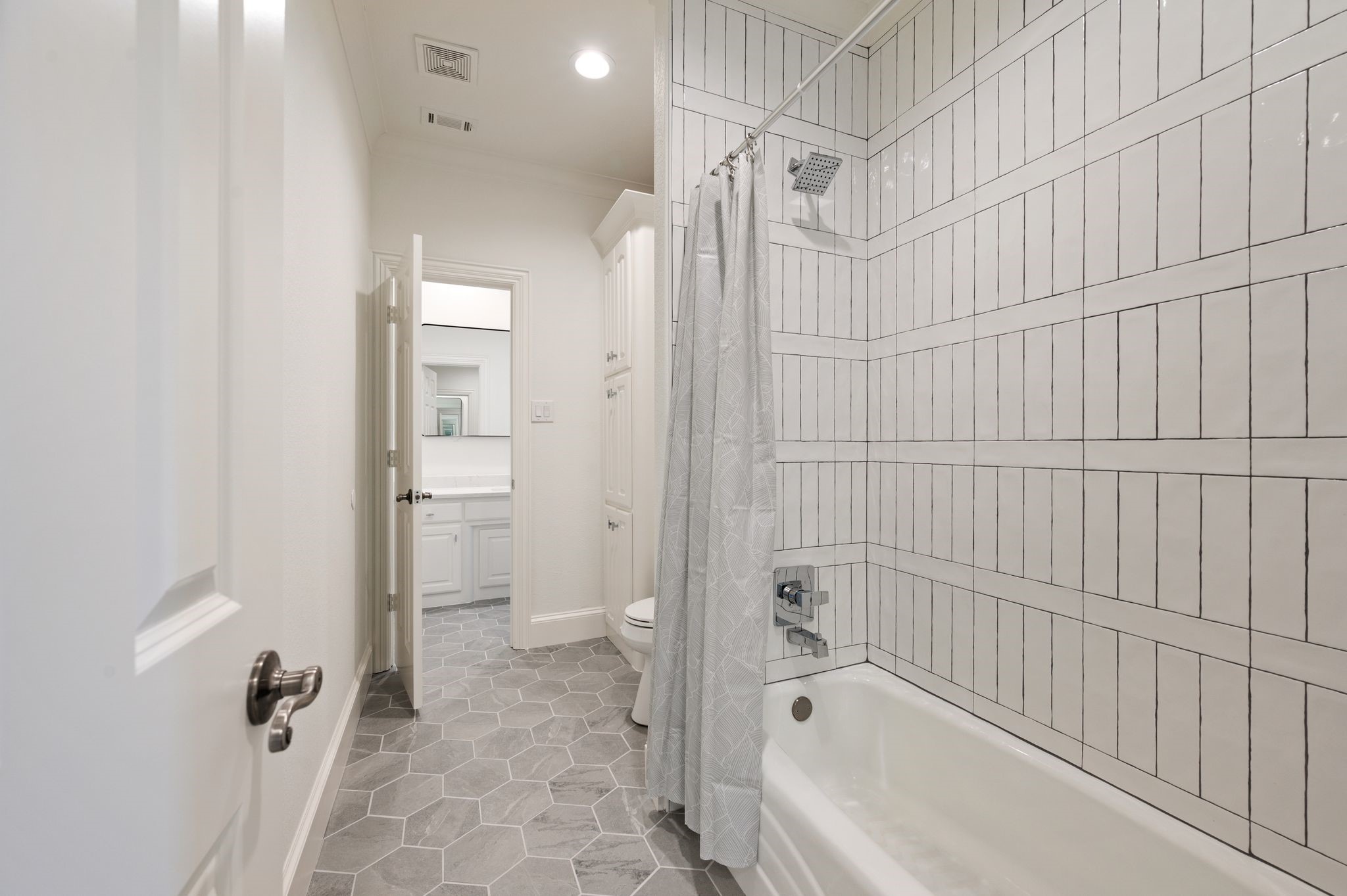 5613 Versailles Court