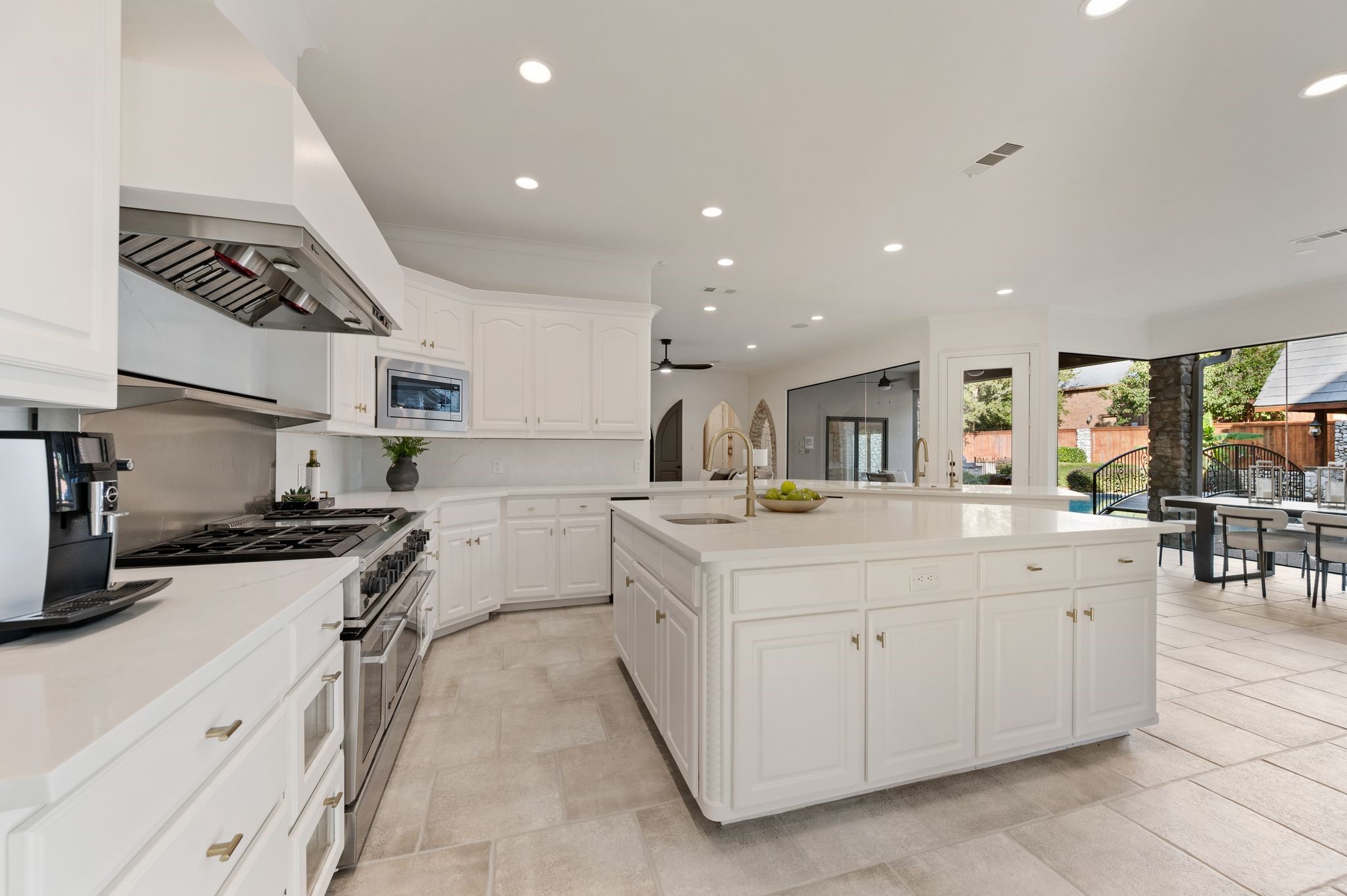 5613 Versailles Court