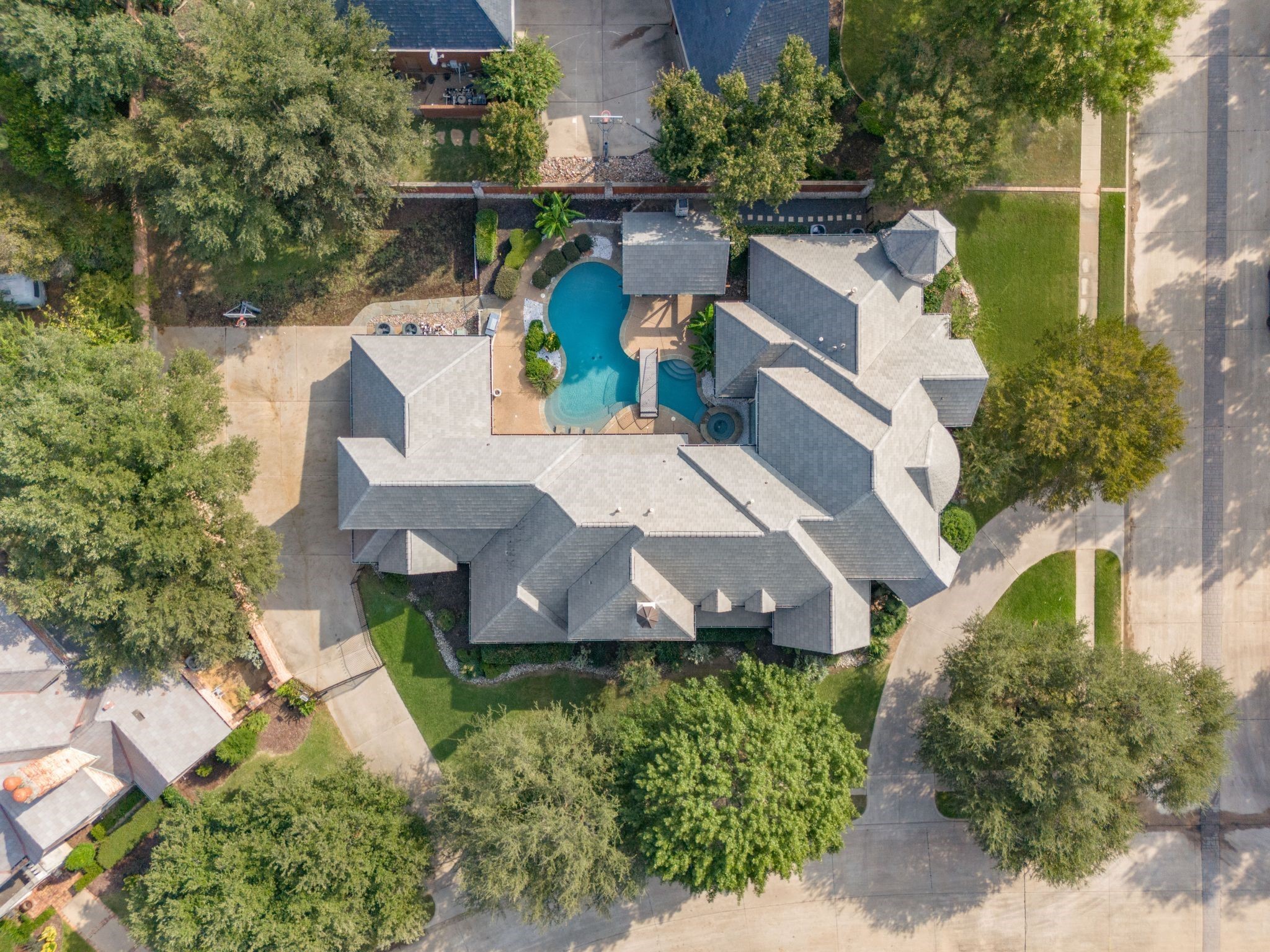 5613 Versailles Court