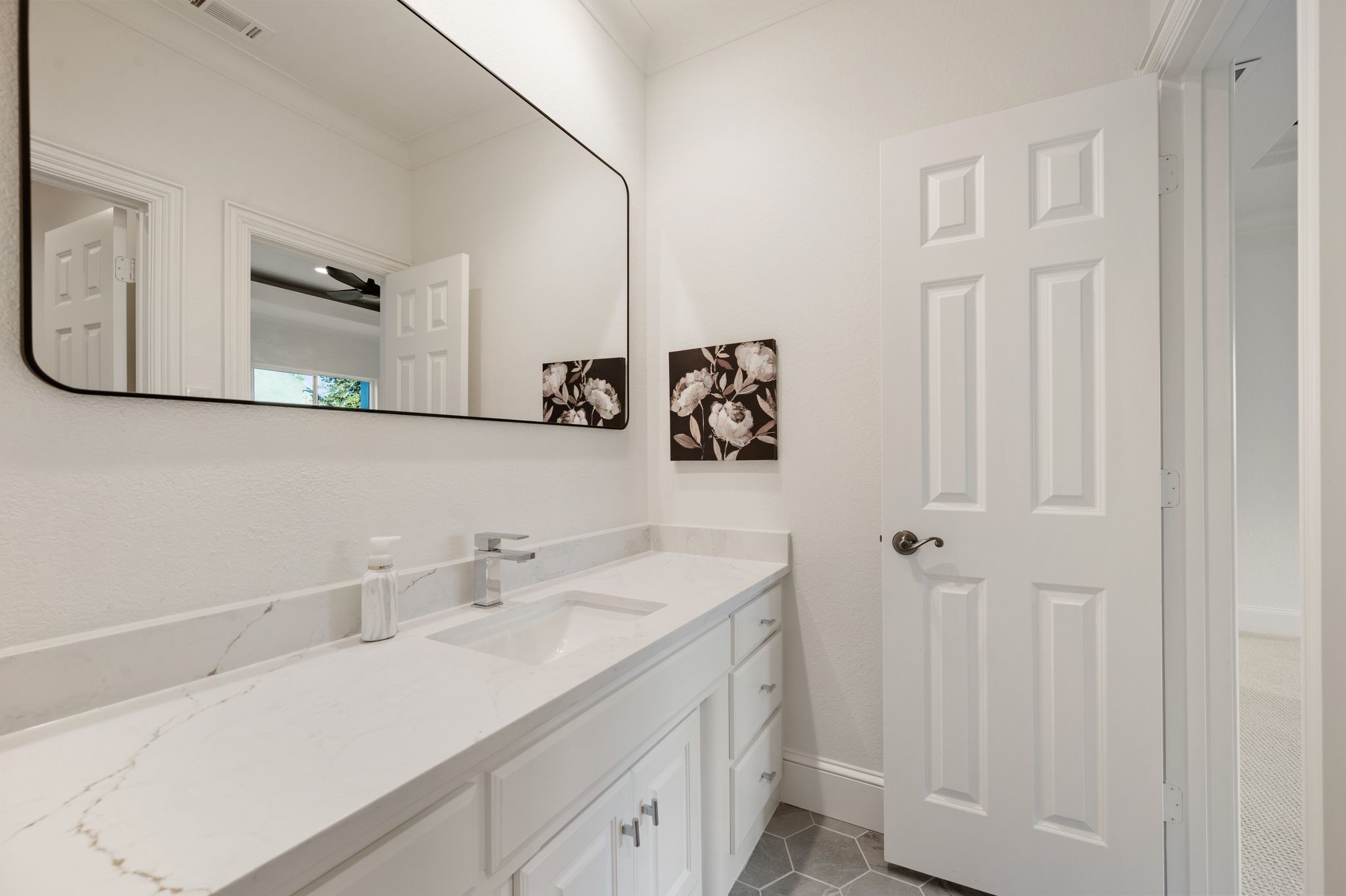 5613 Versailles Court