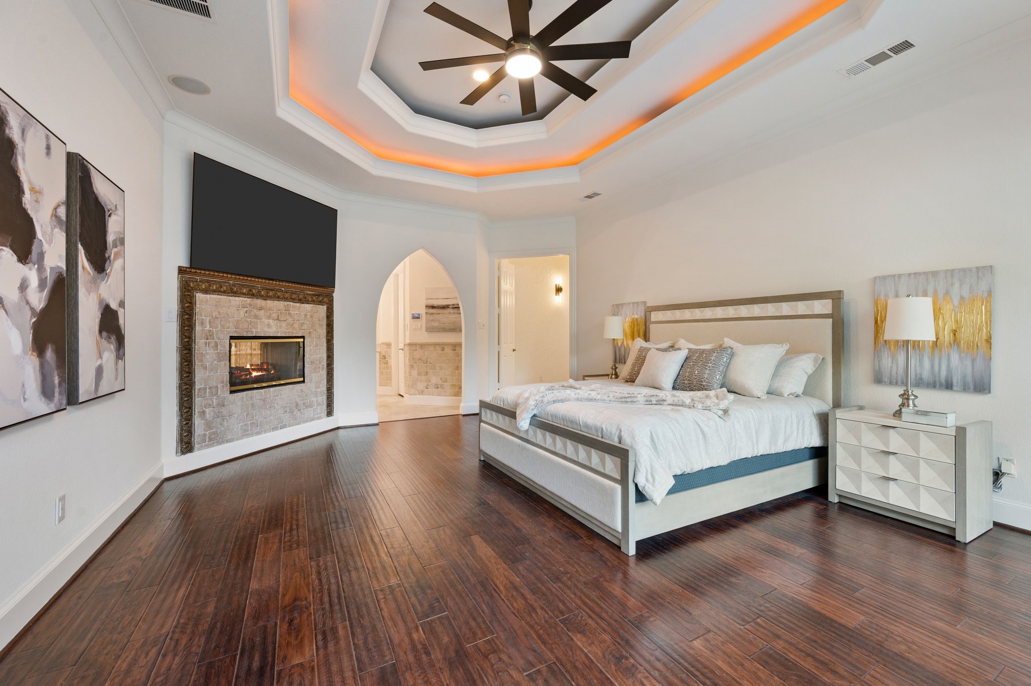 5613 Versailles Court