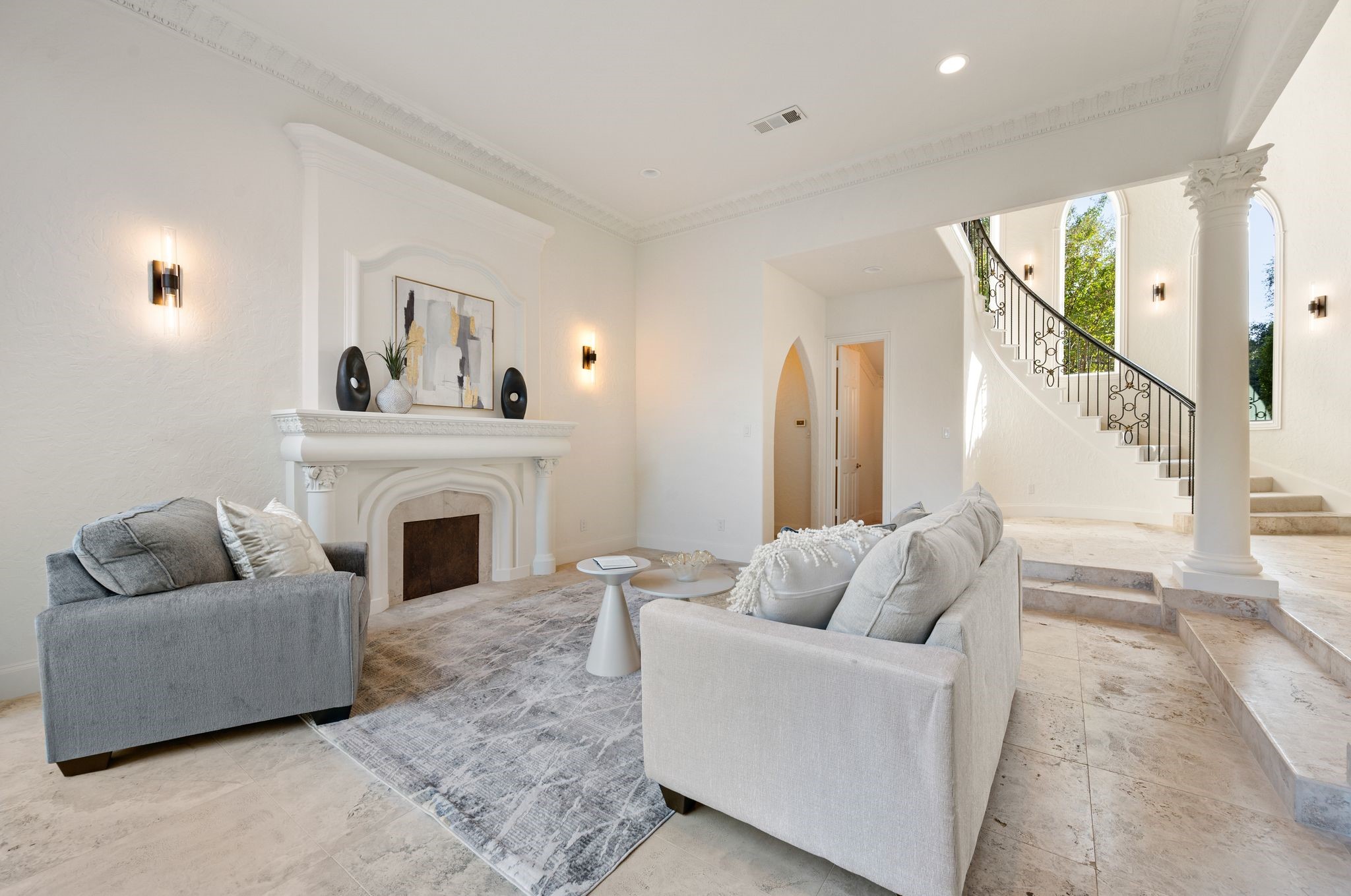 5613 Versailles Court