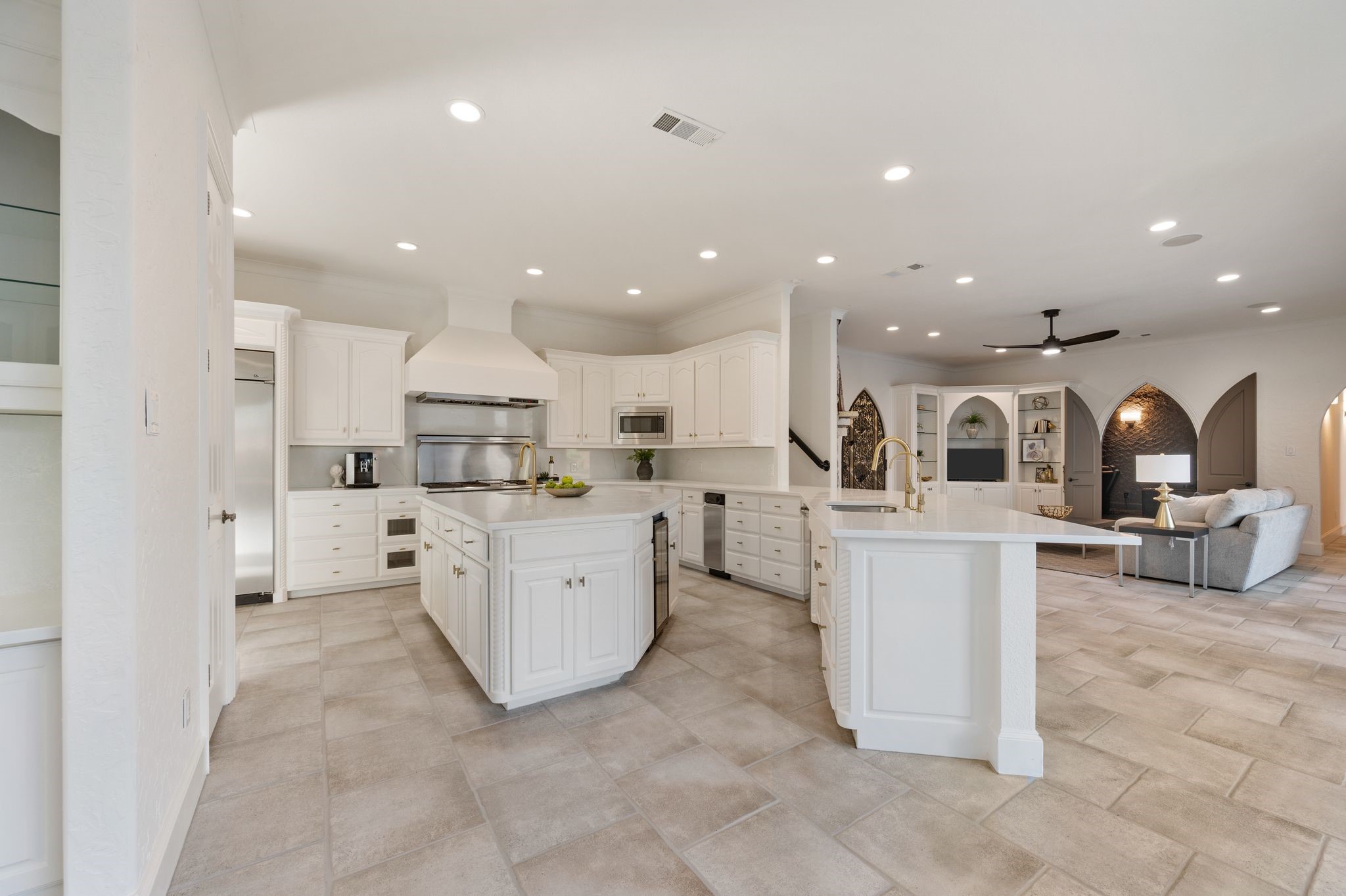 5613 Versailles Court