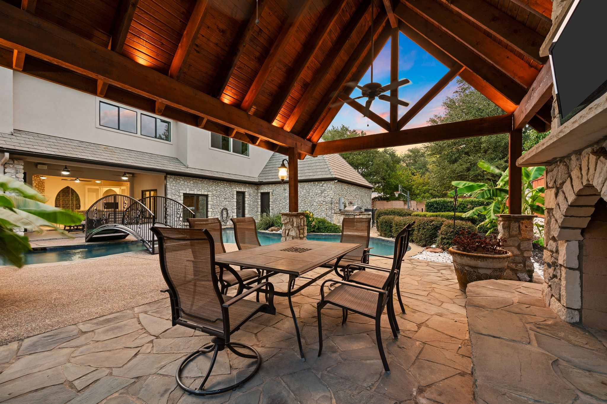 5613 Versailles Court