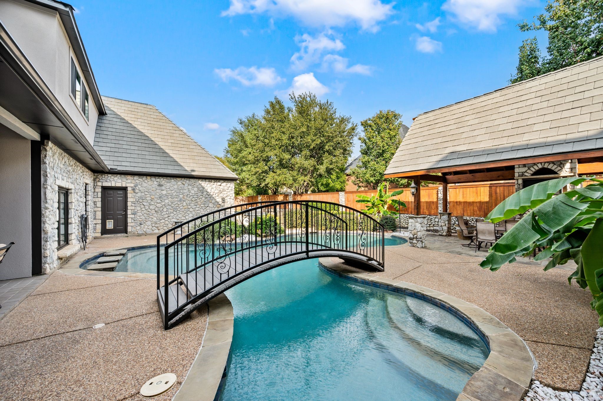 5613 Versailles Court