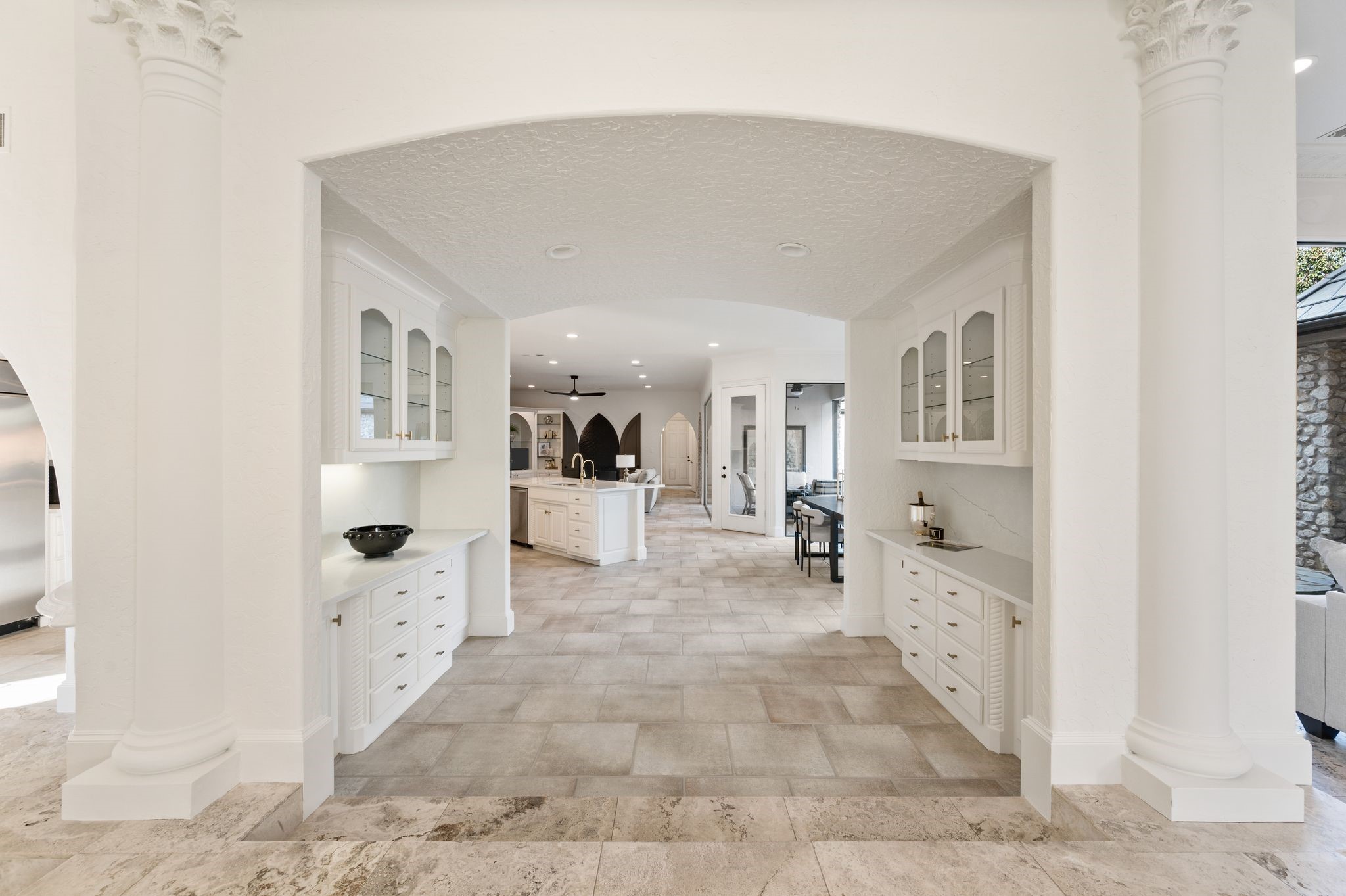 5613 Versailles Court