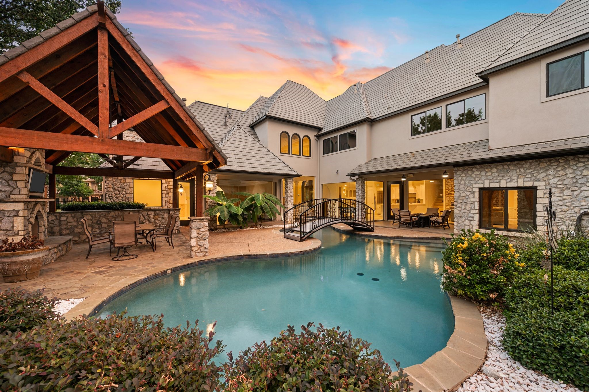 5613 Versailles Court