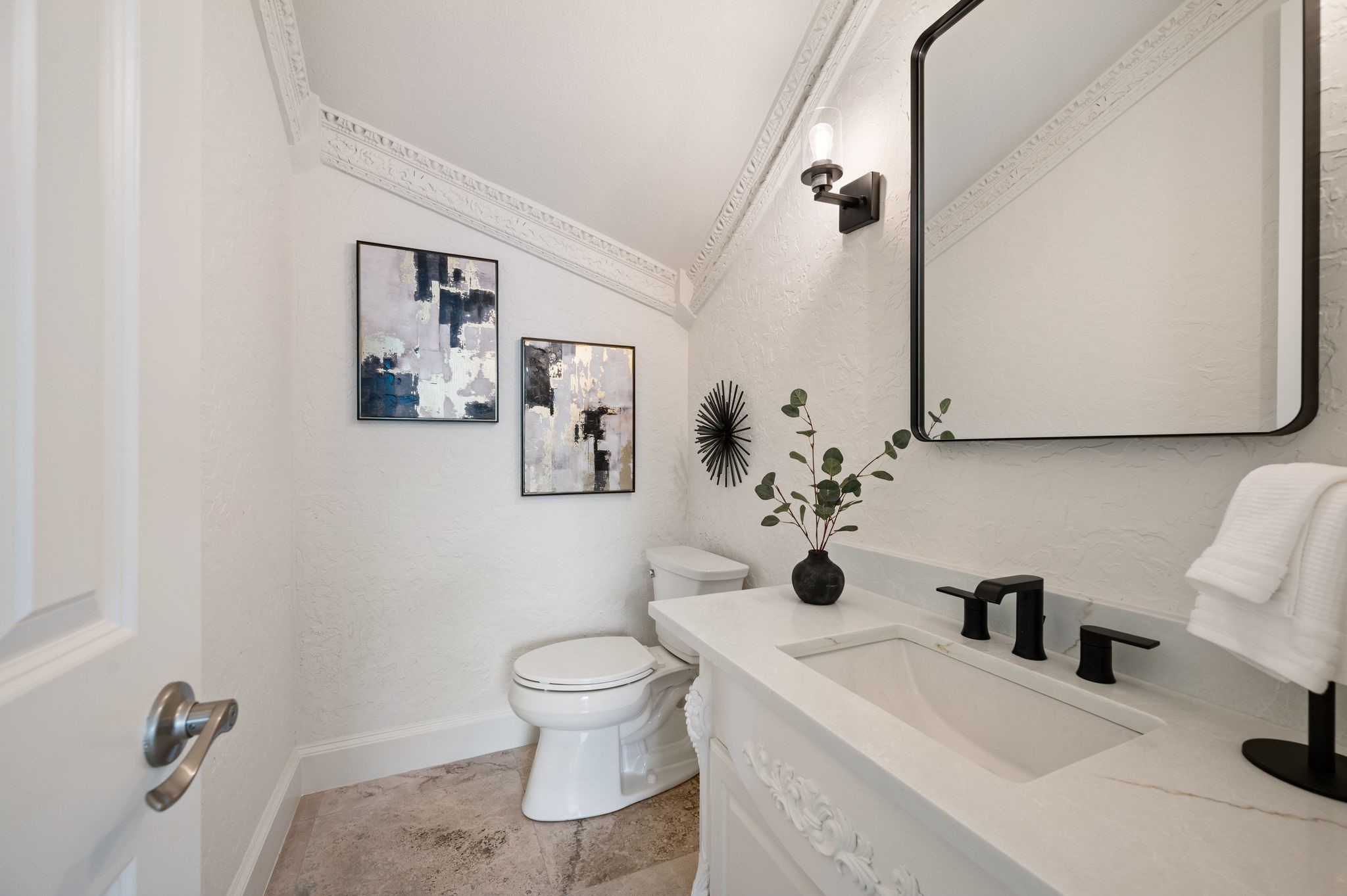 5613 Versailles Court