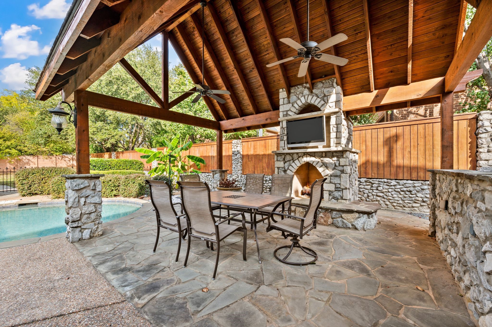 5613 Versailles Court