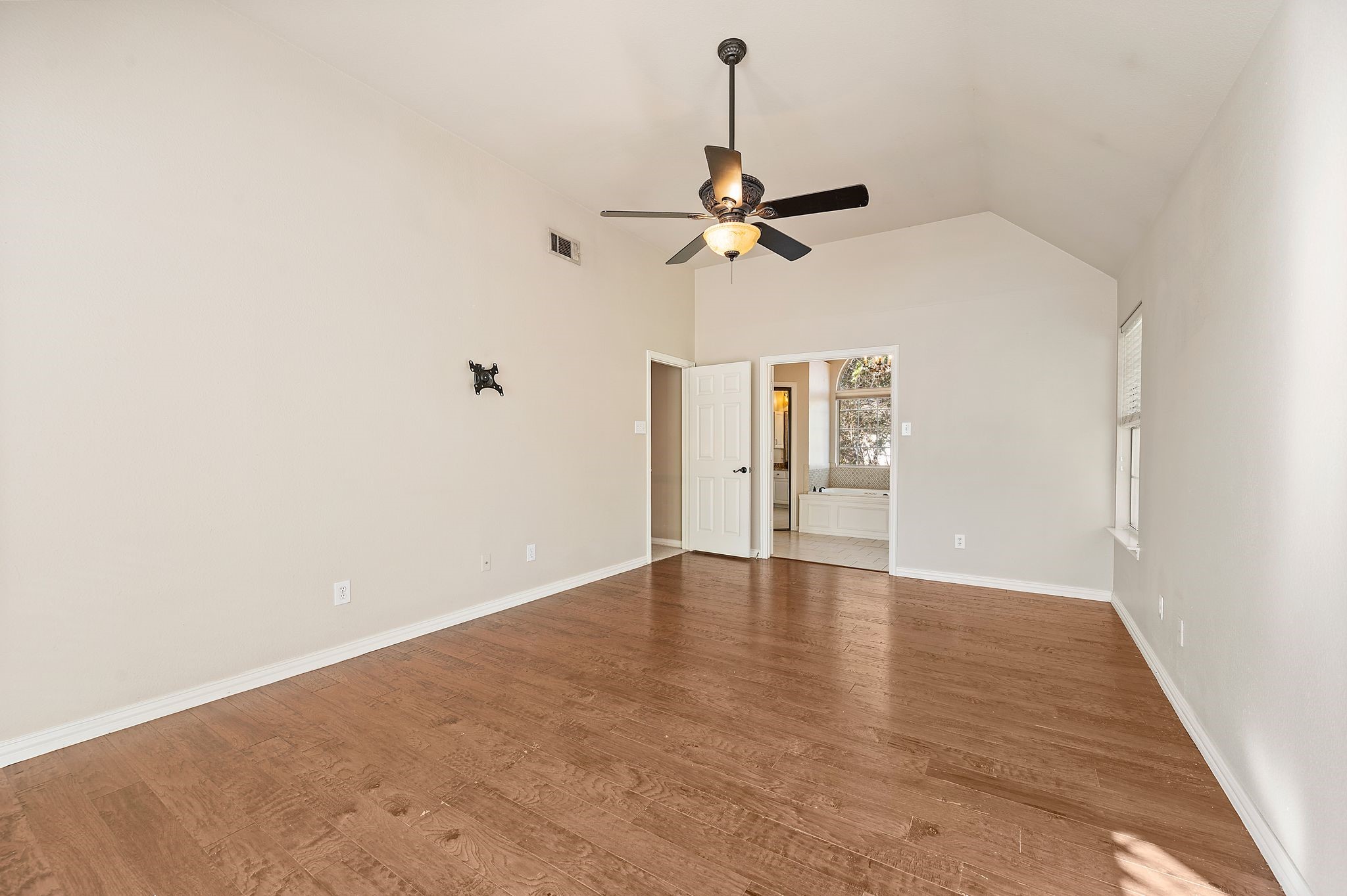 2504 Springhill Drive