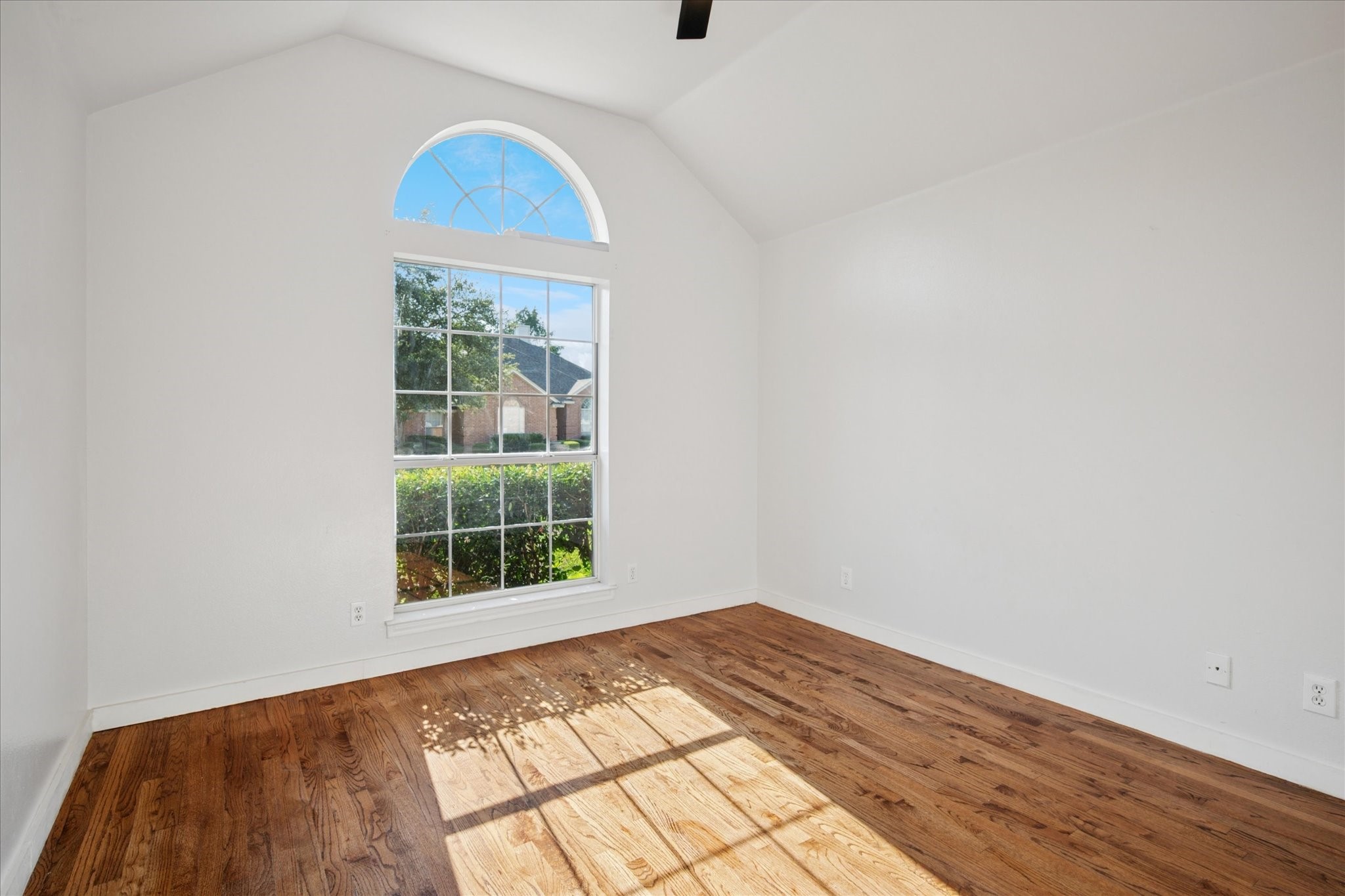 4910 Shadowood Trail