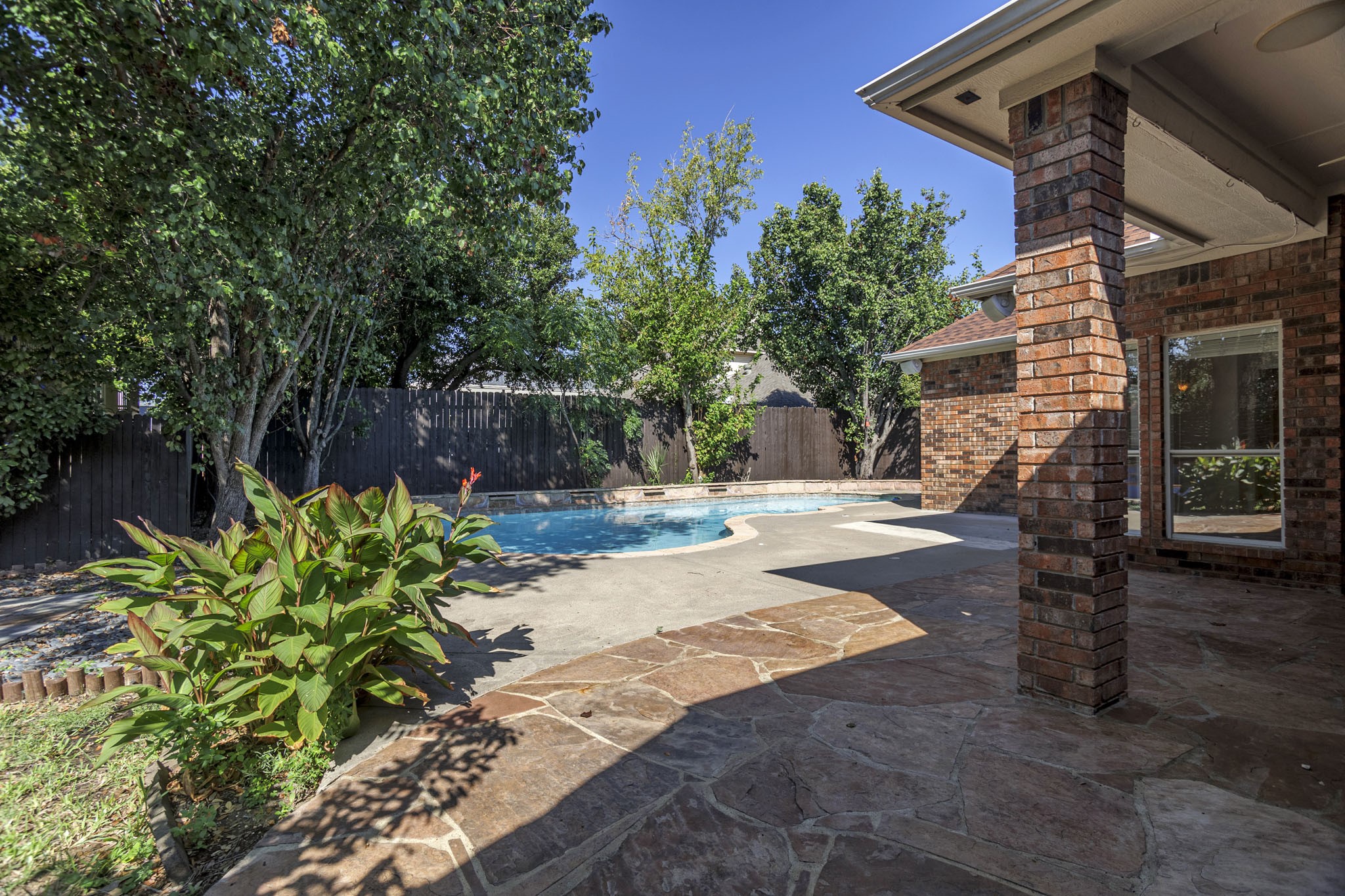 4910 Shadowood Trail