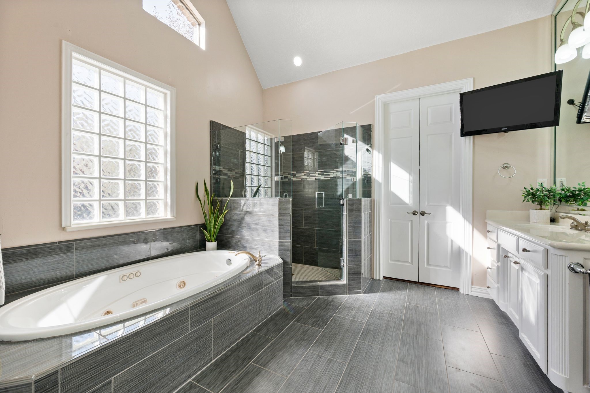 1305 Bellefonte Lane